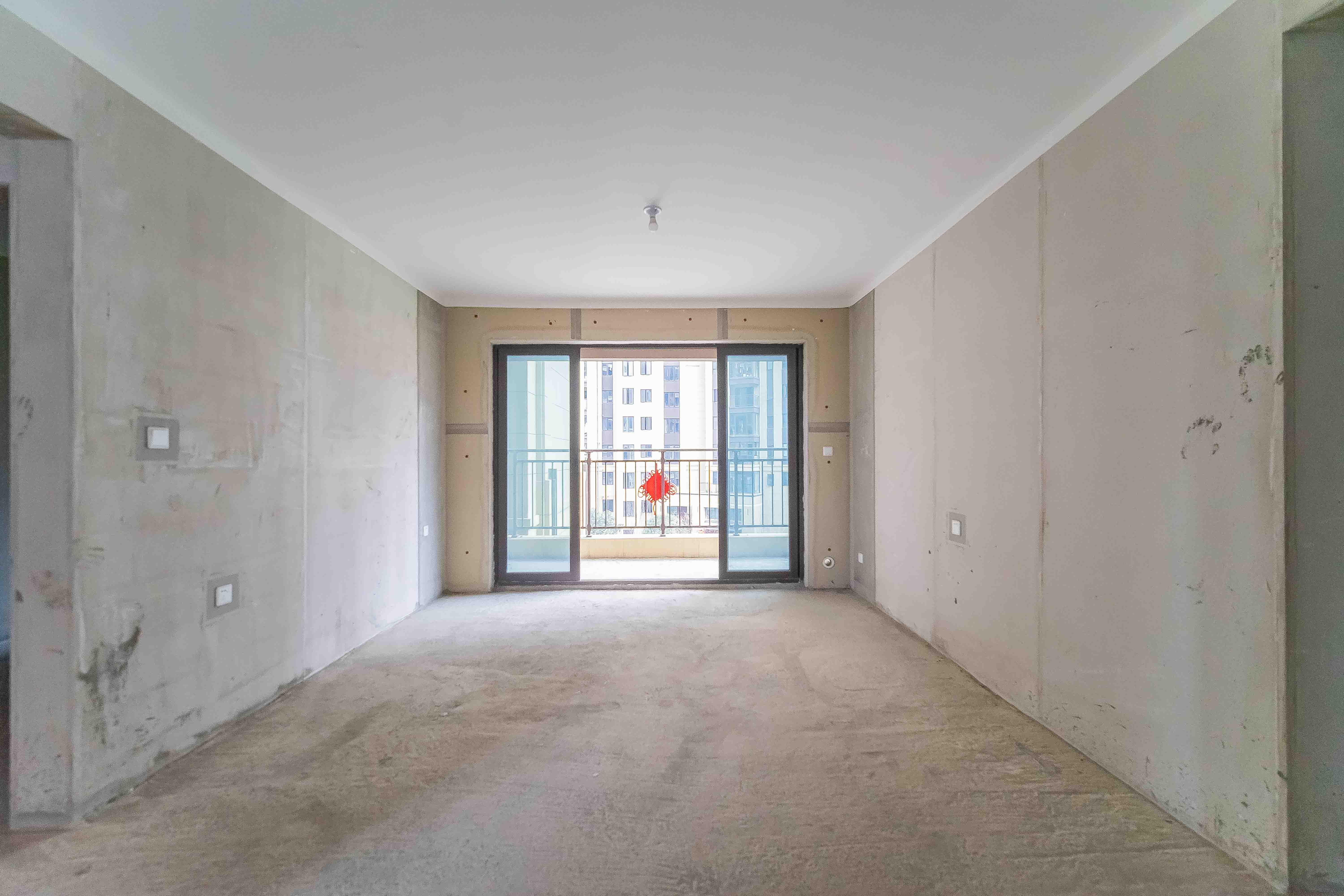 保利大都汇四期  4室2厅2卫    155.0万客厅