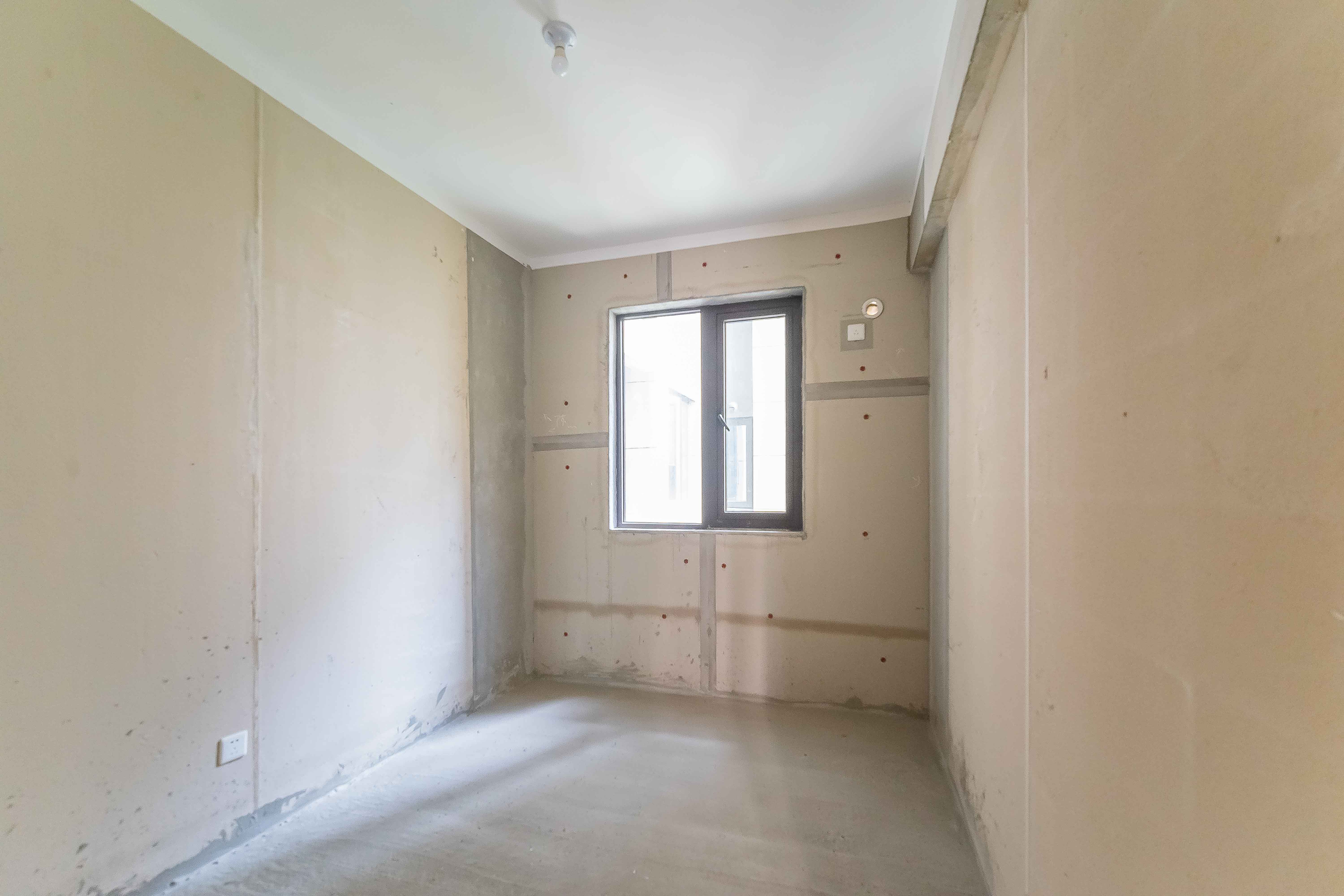 保利大都汇四期  4室2厅2卫    155.0万其他