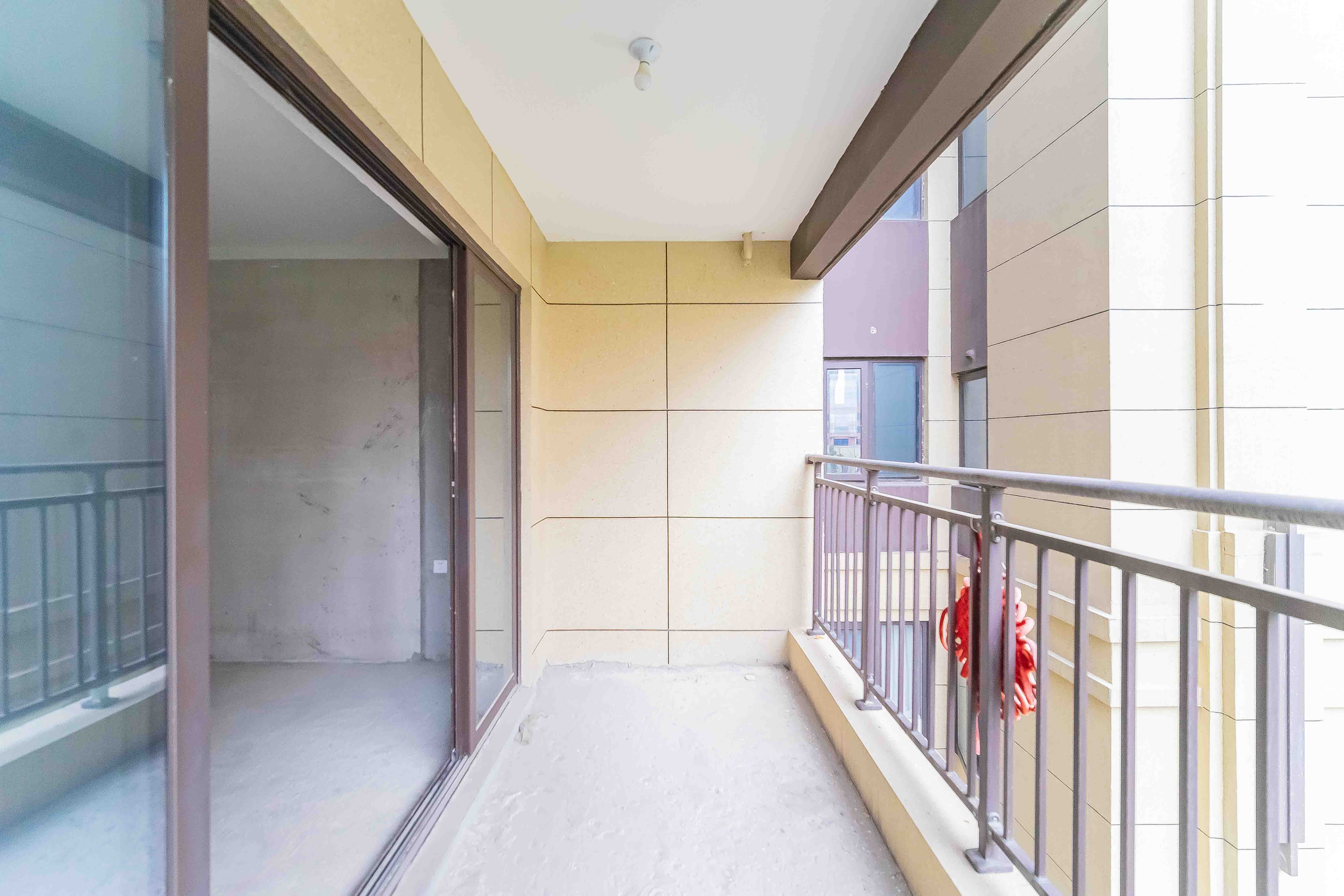 保利大都汇四期  4室2厅2卫    155.0万其他