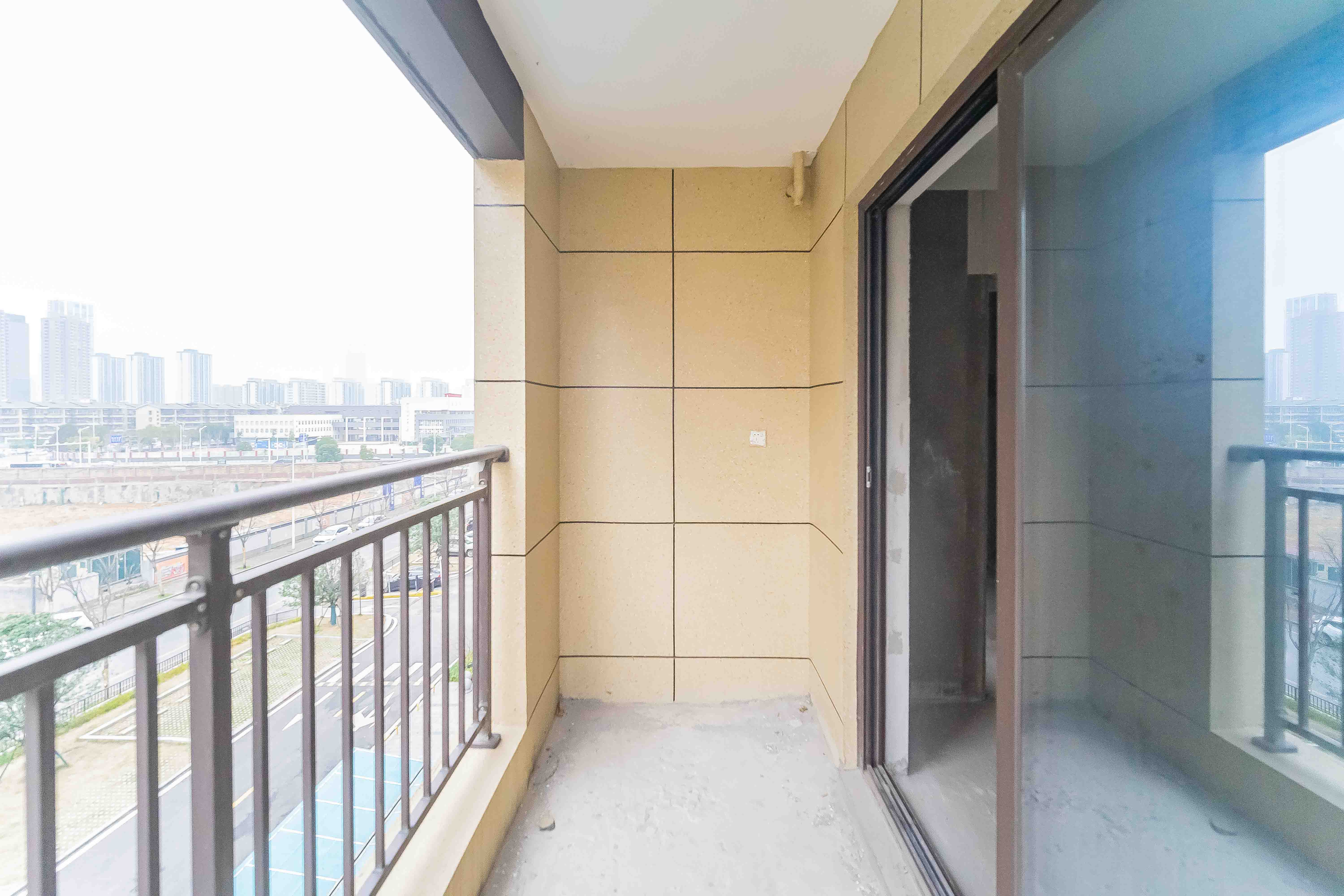 保利大都汇四期  4室2厅2卫    155.0万其他