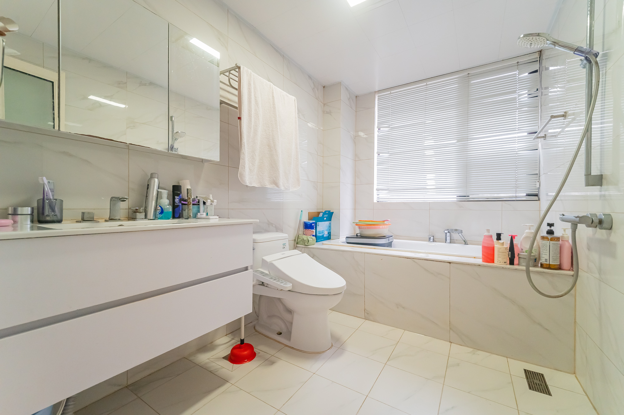 国泰九龙湾 4室2厅2卫 139.8万 国泰九龙湾 4室2厅2卫 139.8万卫生间