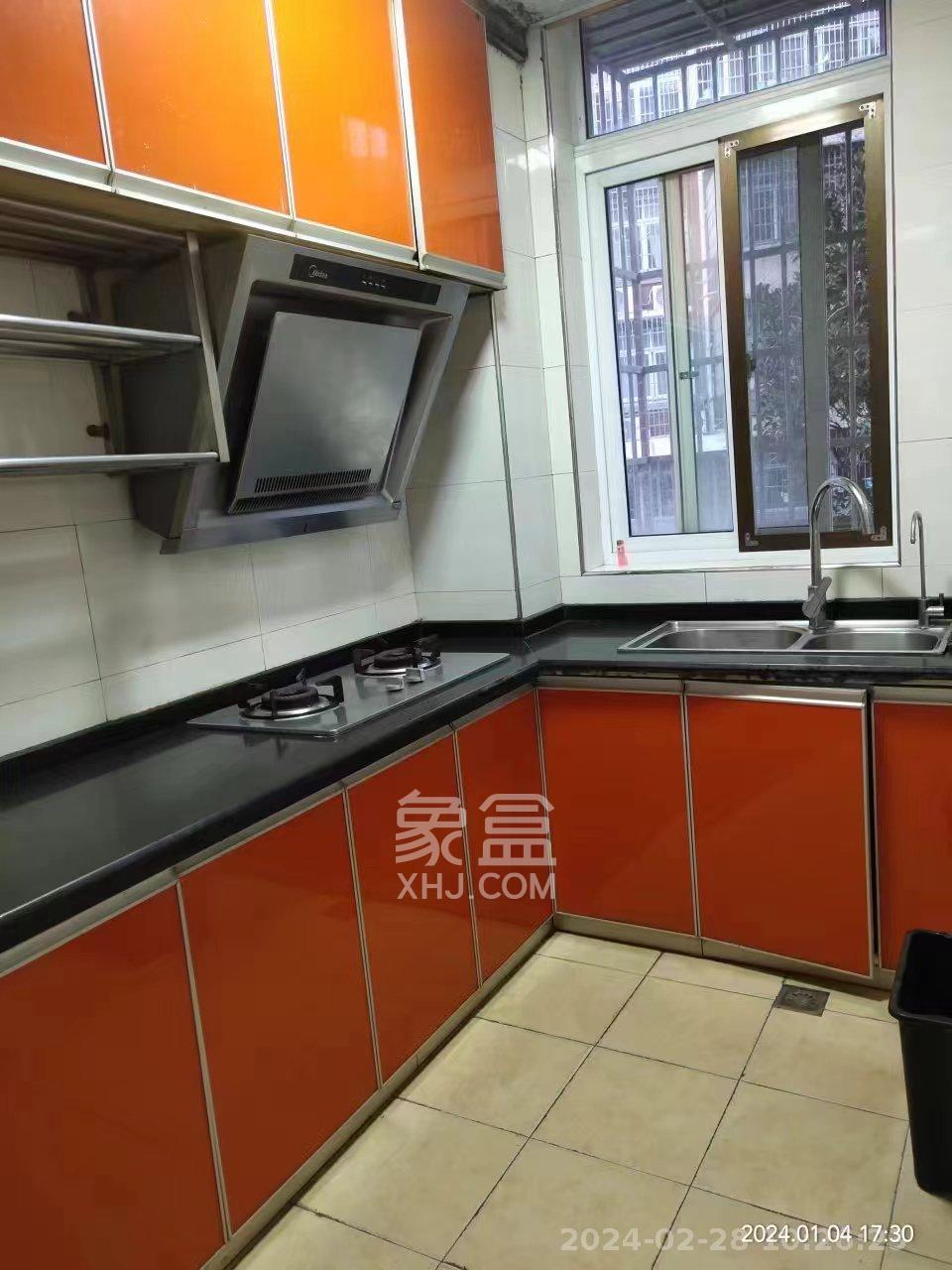 山水英伦  3室2厅2卫   2600.00元/月室内图