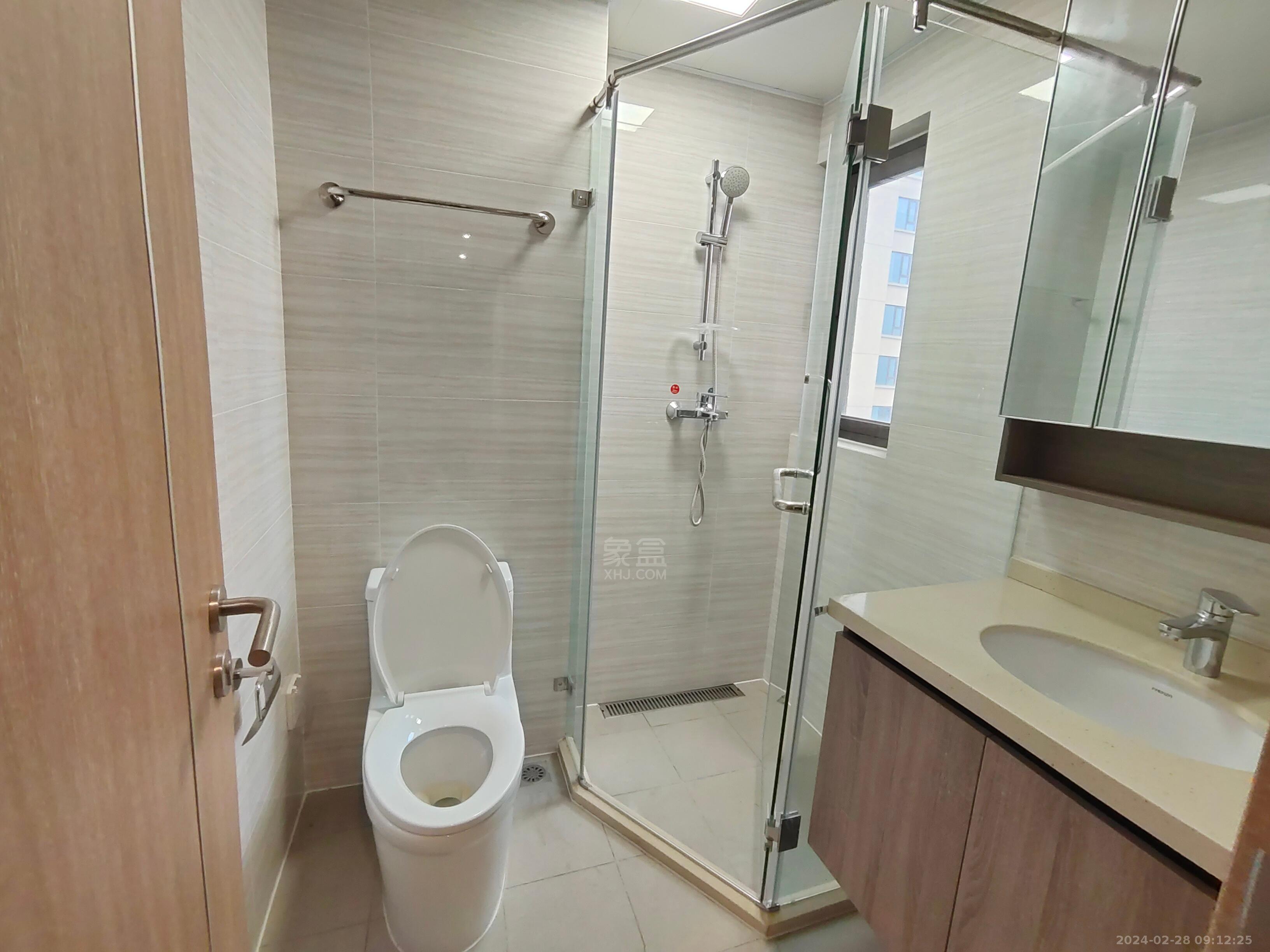 东部美的城  4室2厅2卫   2200.00元/月室内图