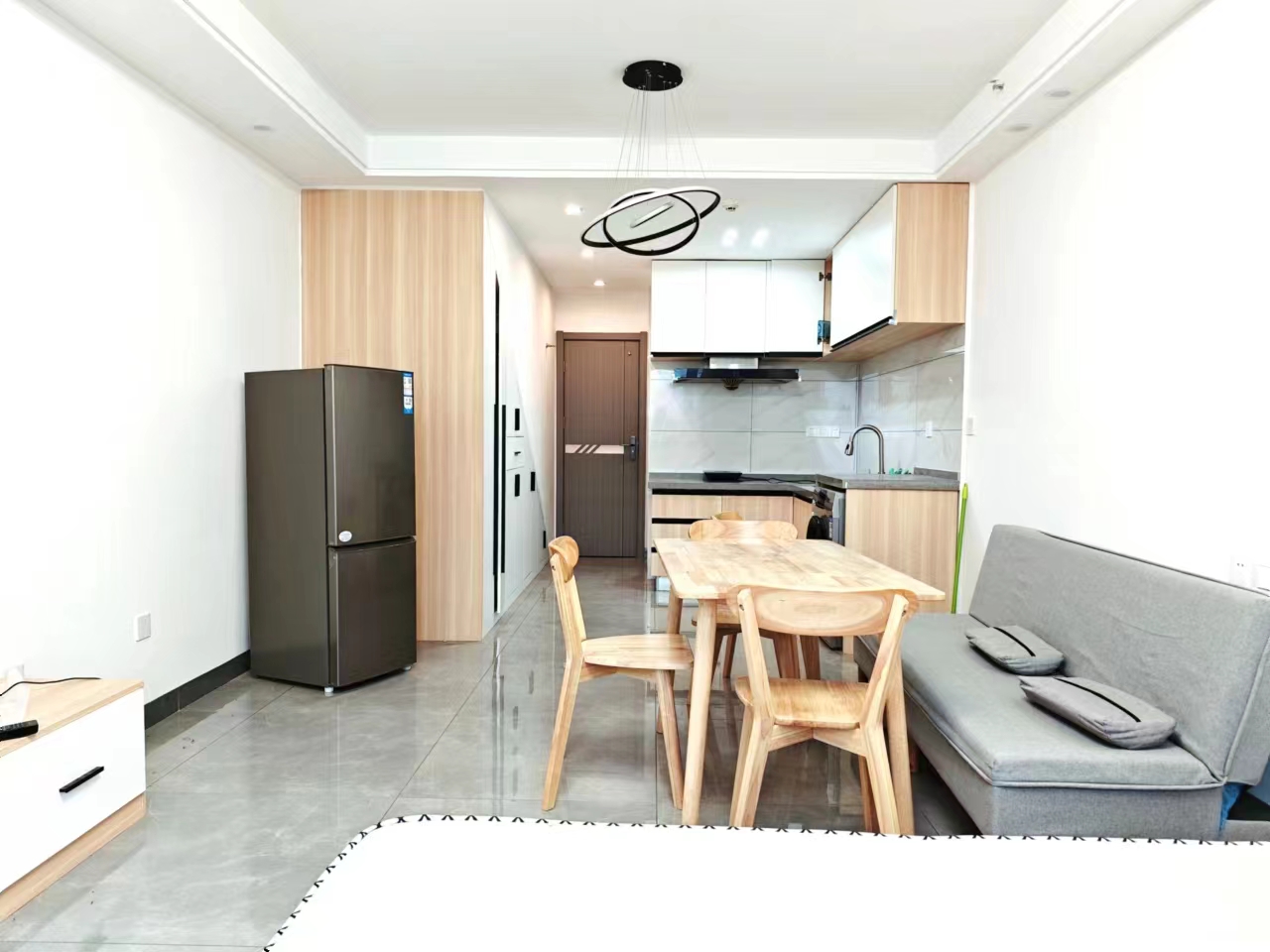 恒大滨河左岸  1室1厅1卫   1600.00元/月室内图