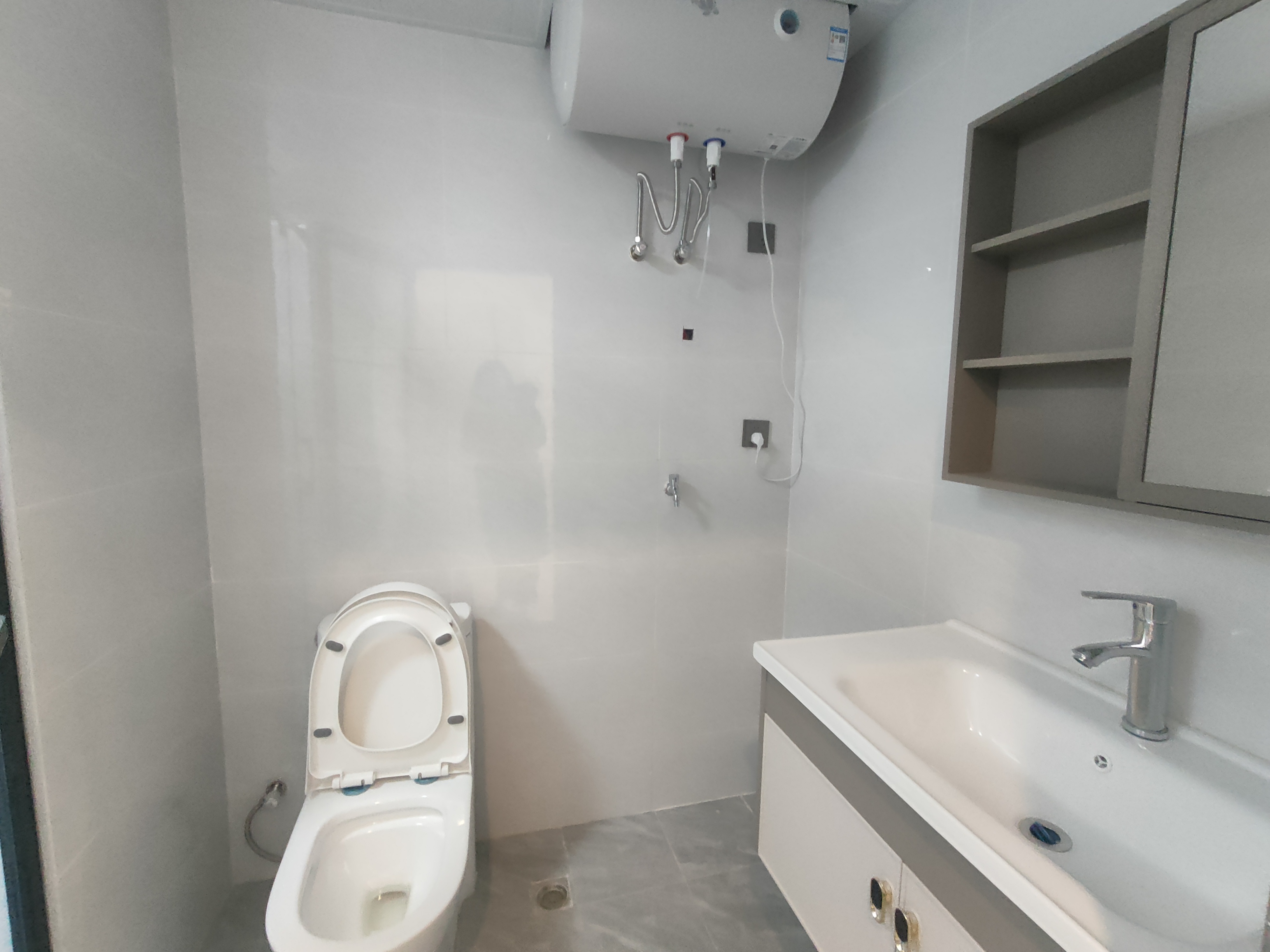 富力新天地一二期 1室1厅1卫 1600.00元/月 富力新天地一二期 1室1厅1卫 1600.00元/月室内图