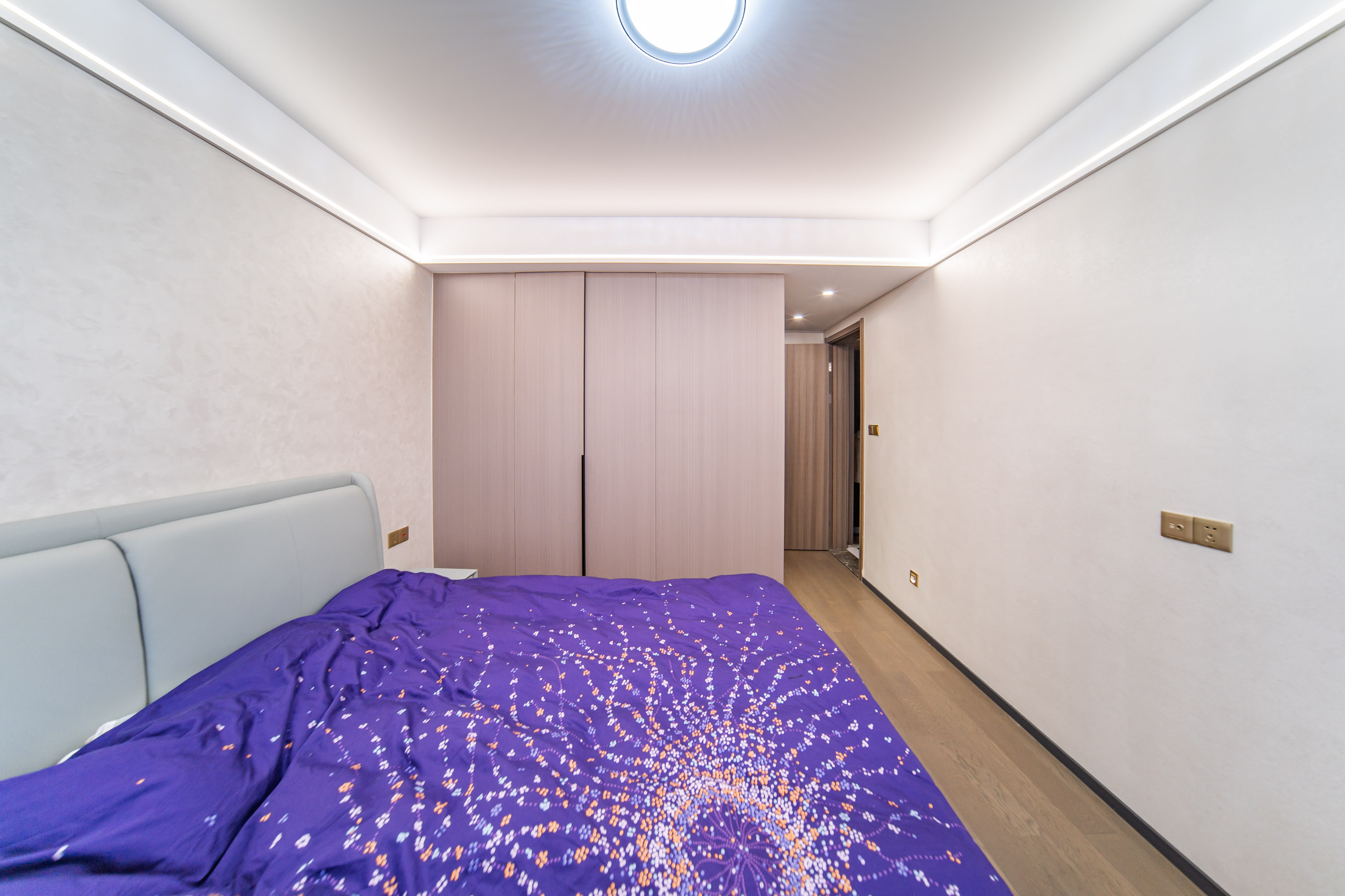 中海阅麓山一期  3室2厅2卫   158.00万卧室