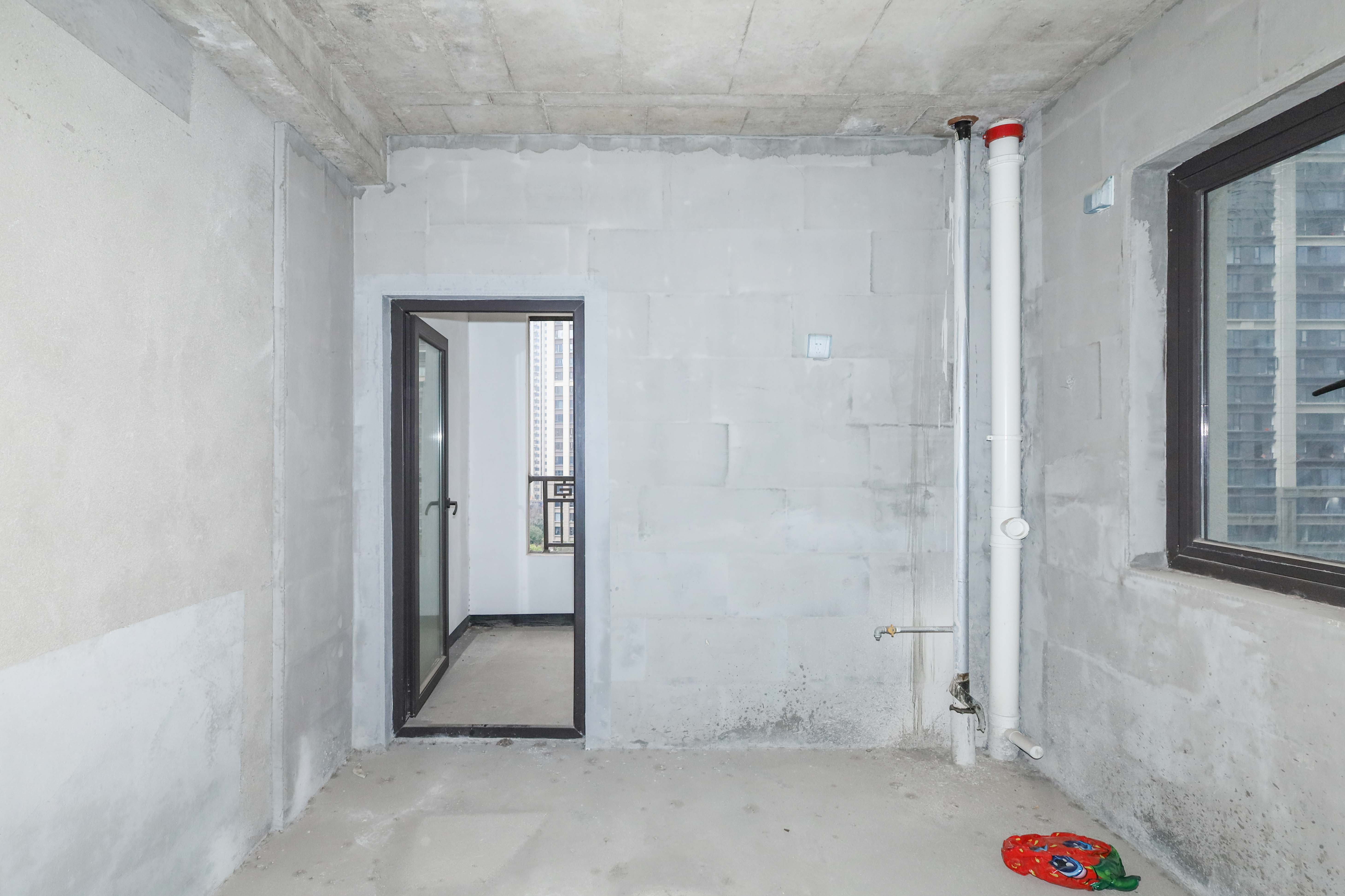建发央著  5室2厅2卫   248.00万厨房