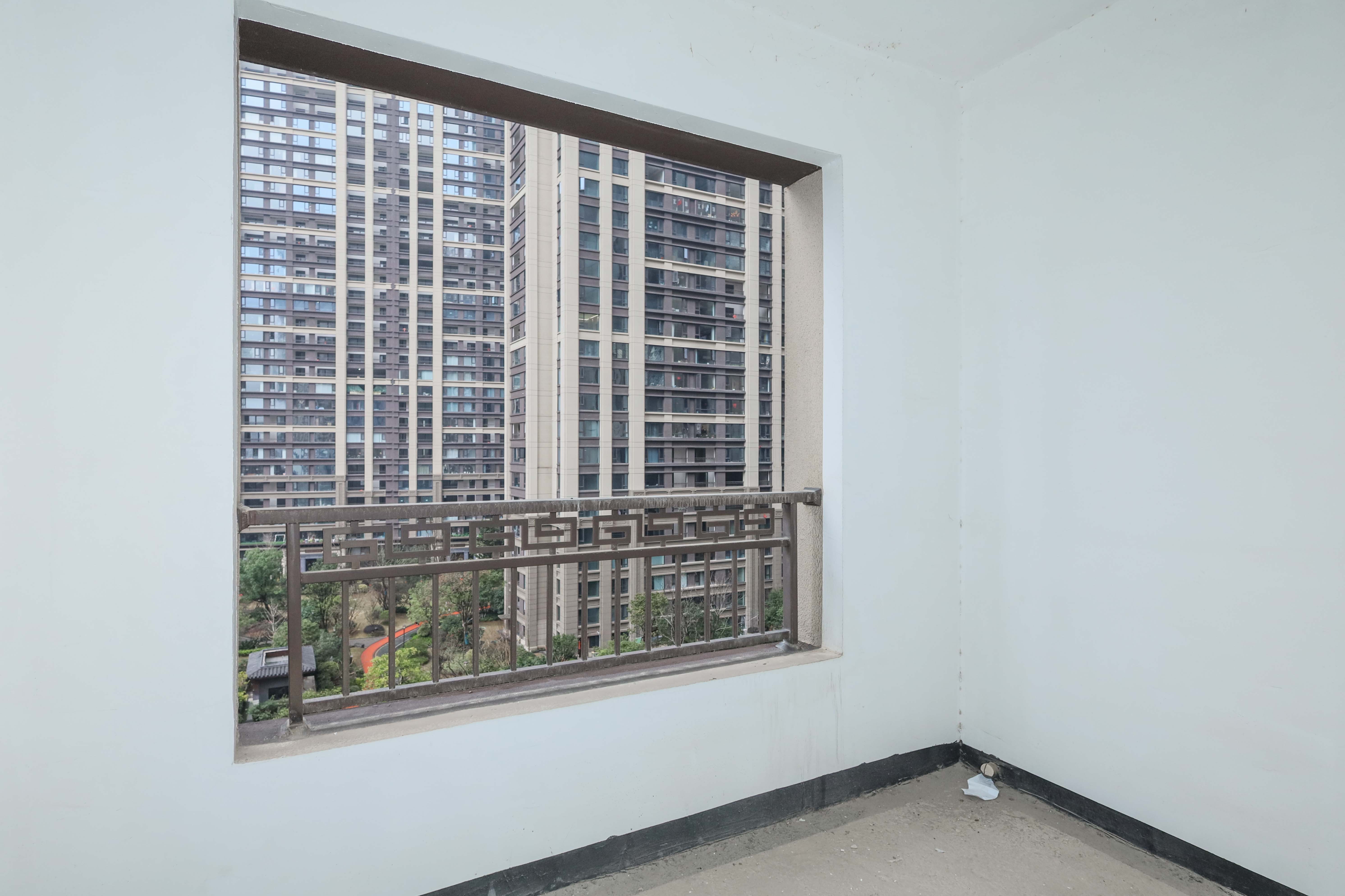 建发央著  5室2厅2卫   248.00万卧室