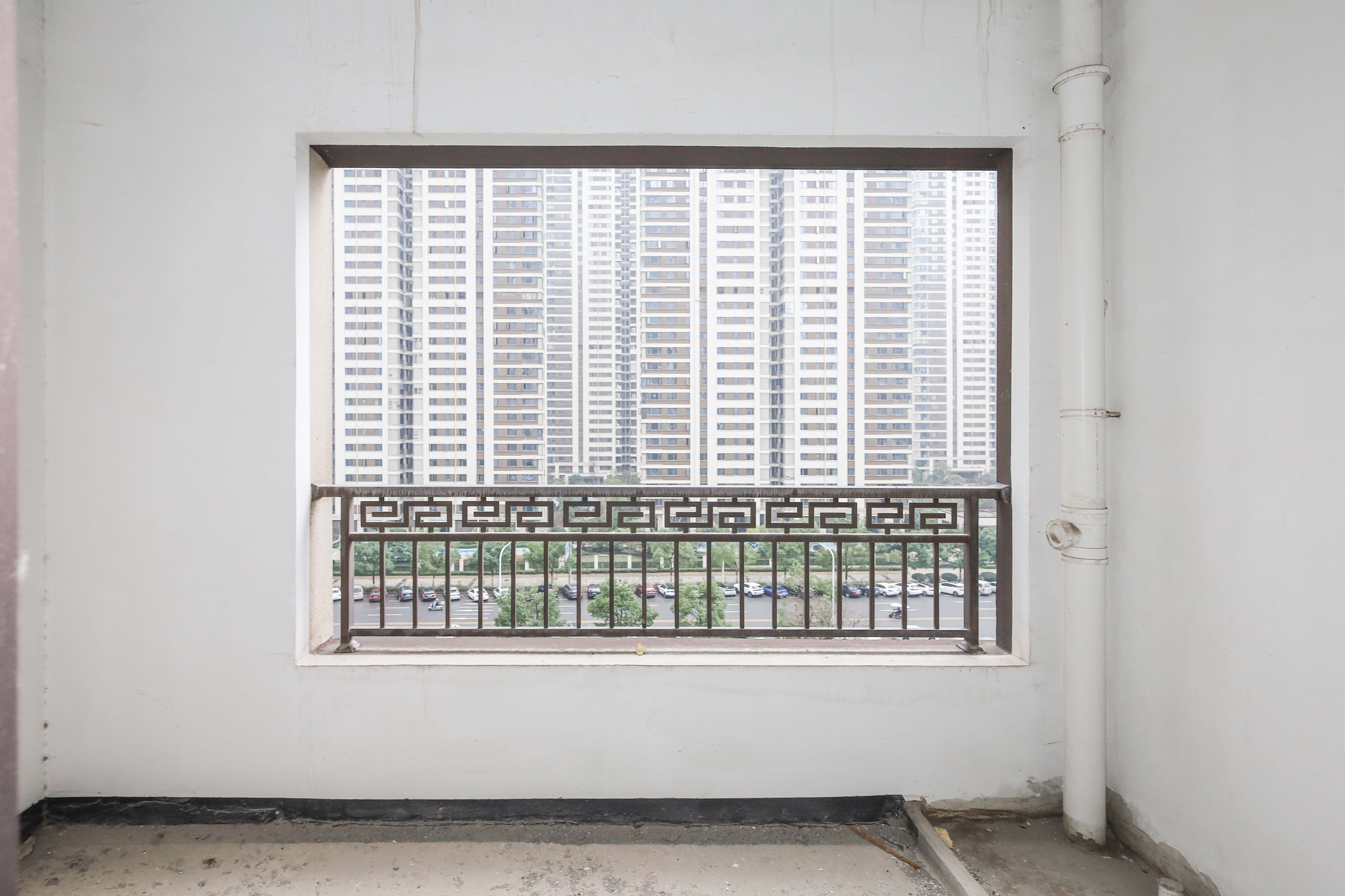 建发央著  5室2厅2卫   248.00万阳台