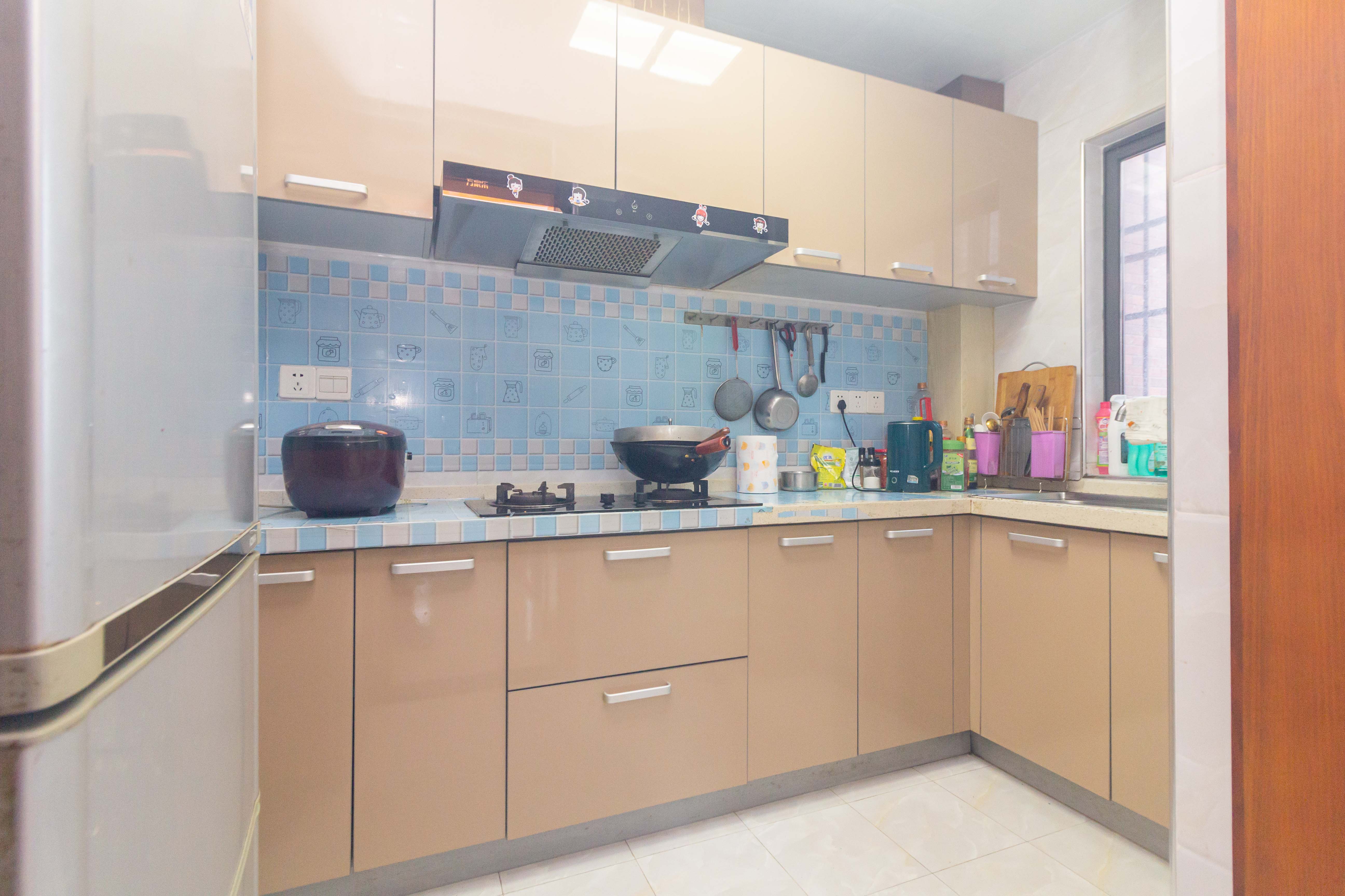 辉宏橄榄城  4室2厅2卫    88.0万 辉宏橄榄城  4室2厅2卫    88.0万厨房