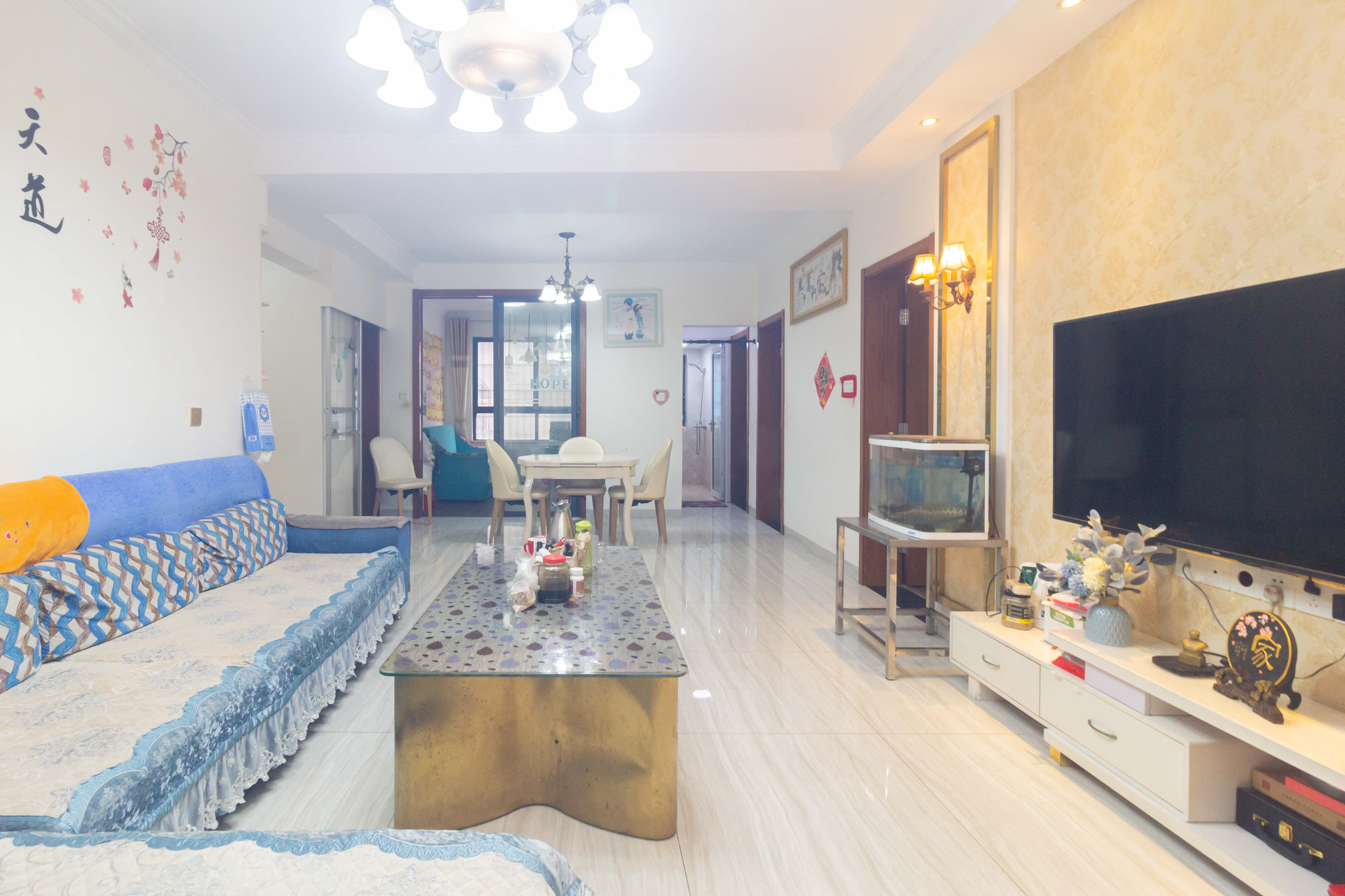 辉宏橄榄城  4室2厅2卫    88.0万 辉宏橄榄城  4室2厅2卫    88.0万客厅