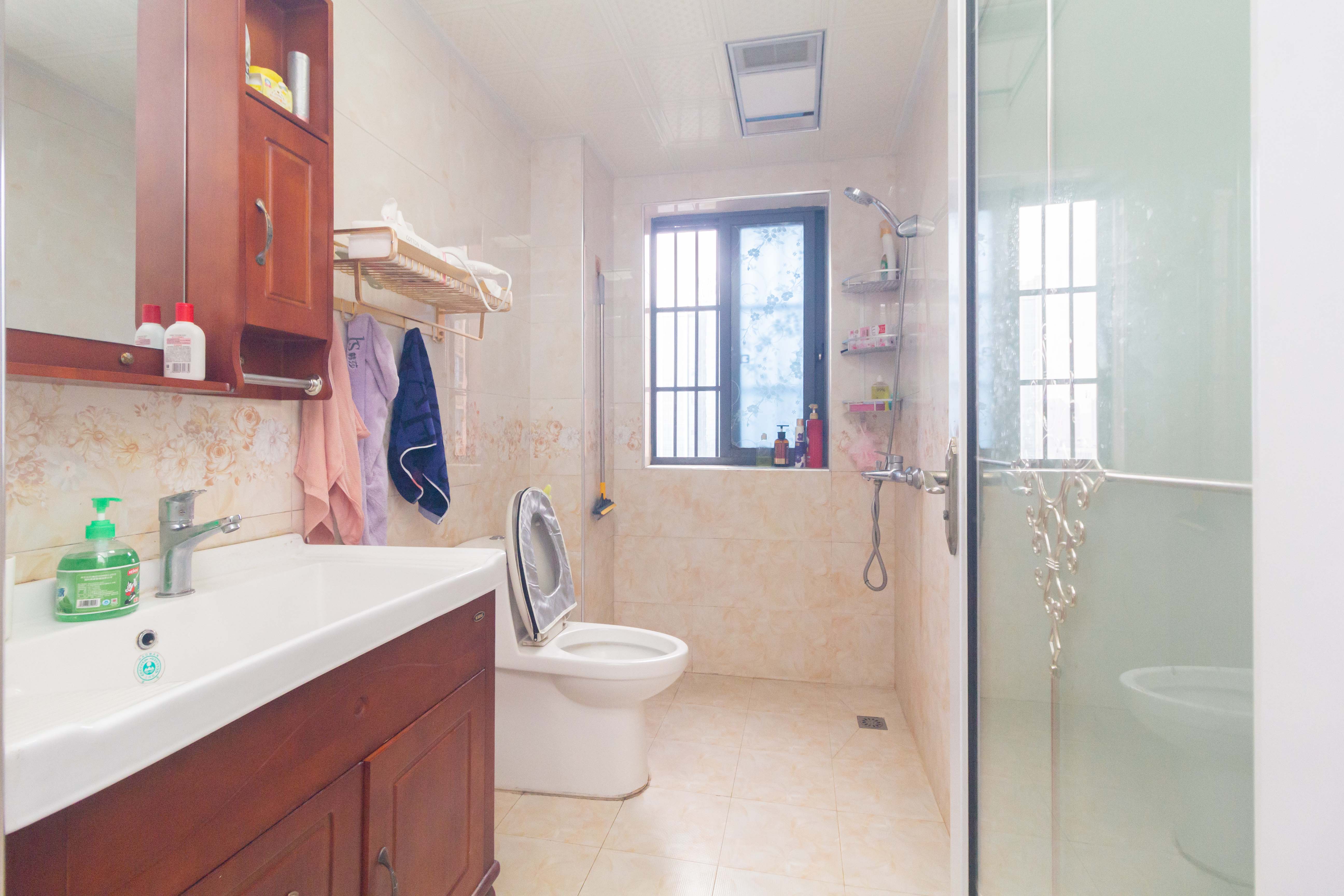 辉宏橄榄城  4室2厅2卫    88.0万 辉宏橄榄城  4室2厅2卫    88.0万卫生间