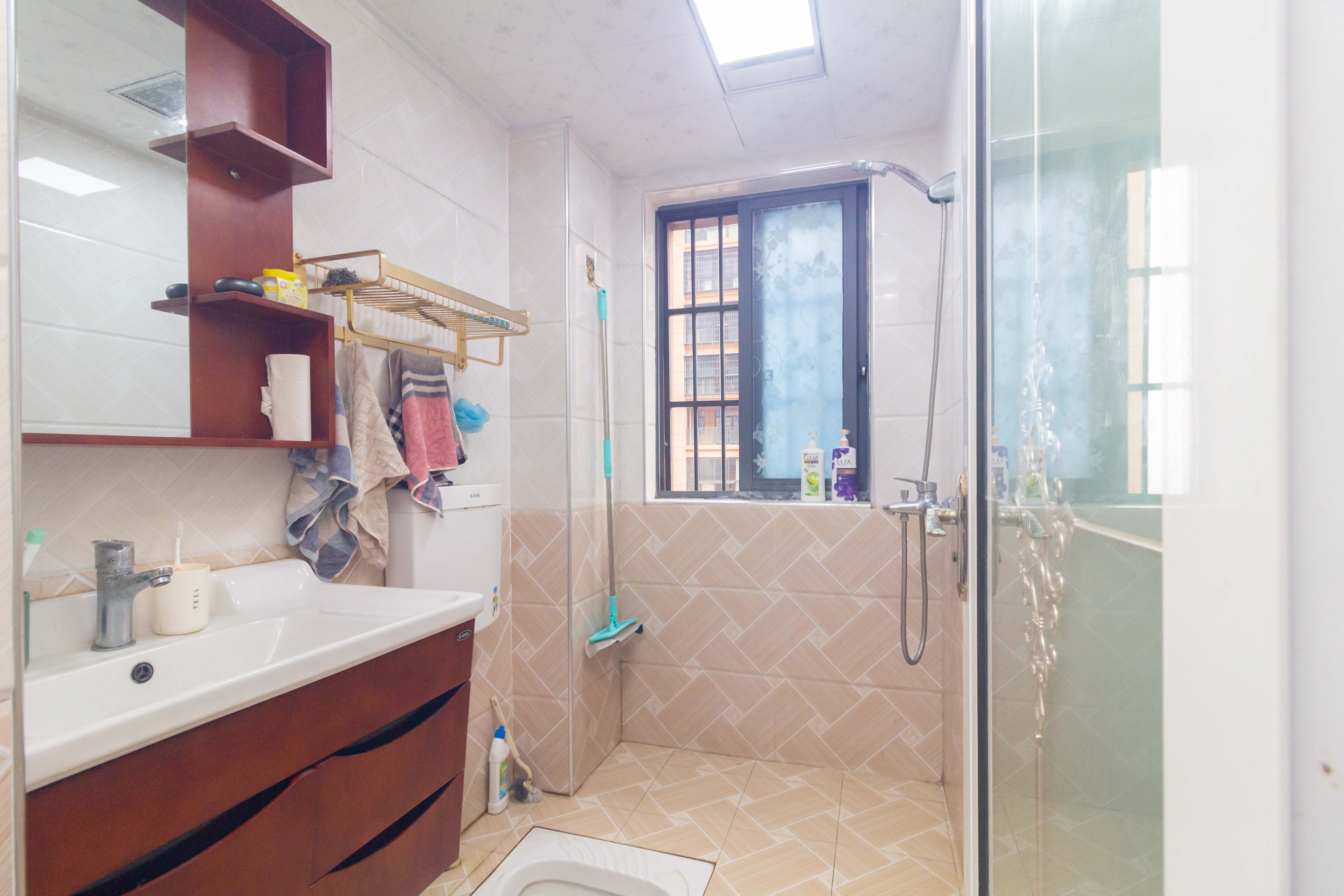 辉宏橄榄城  4室2厅2卫    88.0万 辉宏橄榄城  4室2厅2卫    88.0万卫生间