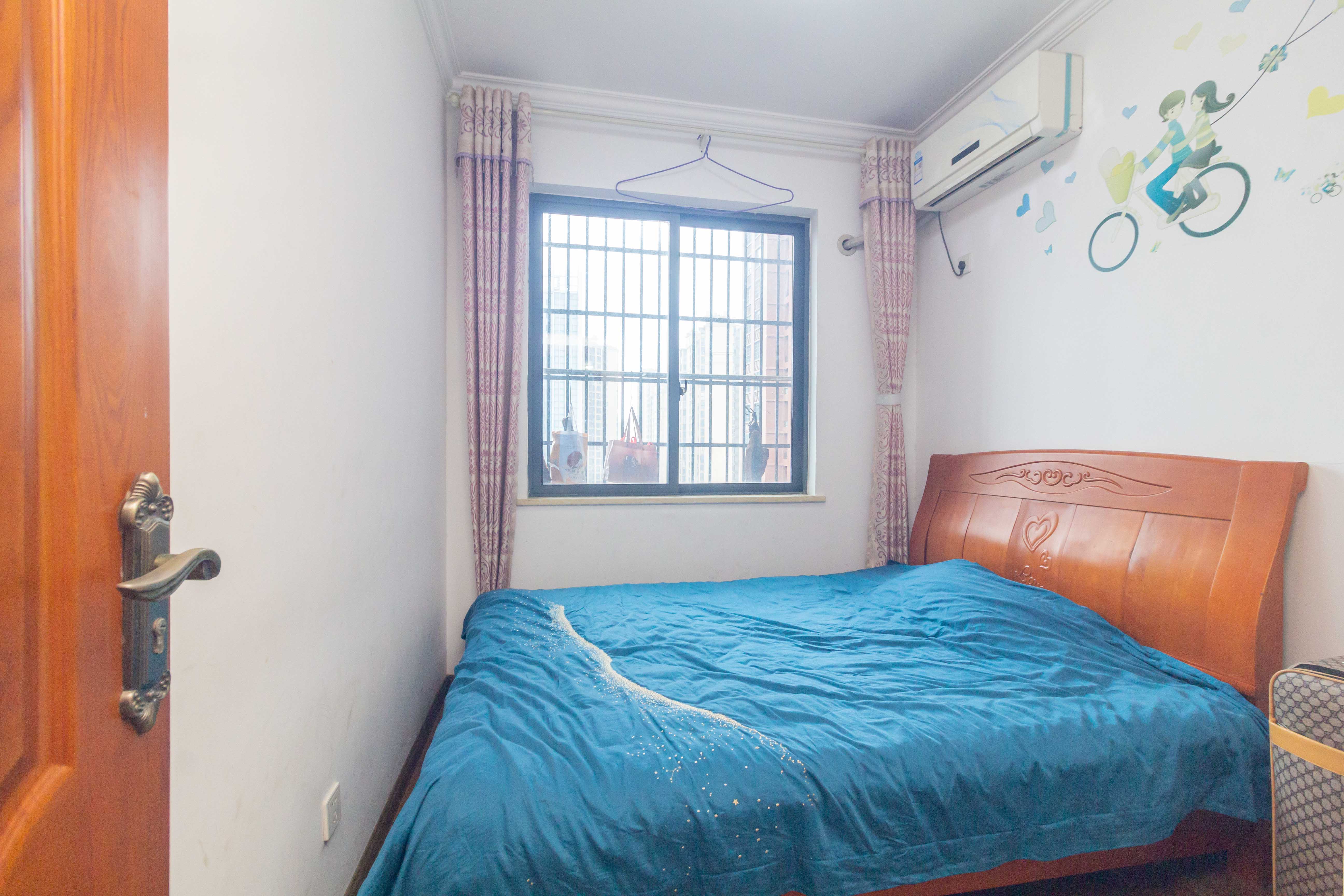 辉宏橄榄城  4室2厅2卫    88.0万 辉宏橄榄城  4室2厅2卫    88.0万卧室