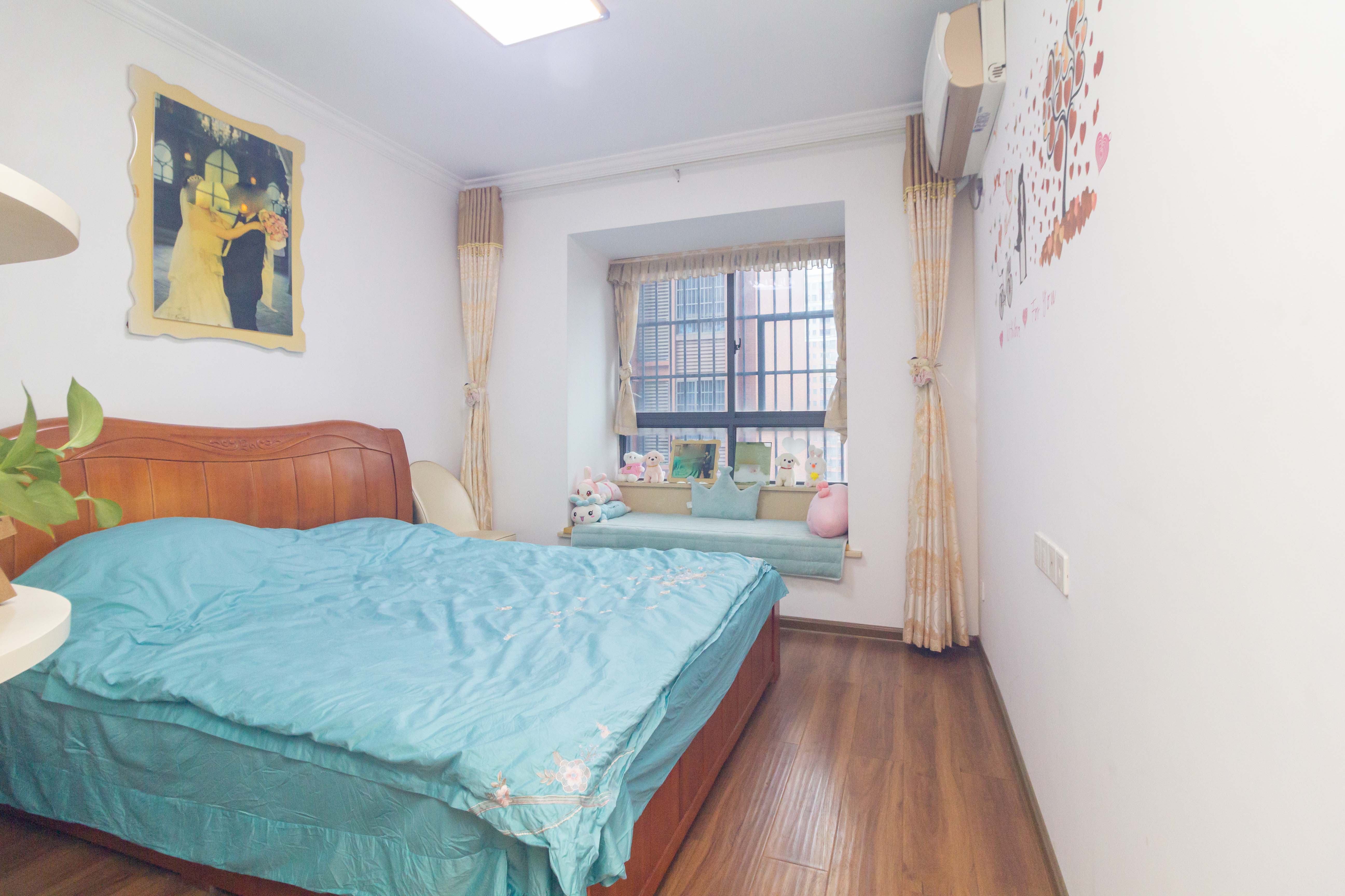 辉宏橄榄城  4室2厅2卫    88.0万 辉宏橄榄城  4室2厅2卫    88.0万卧室