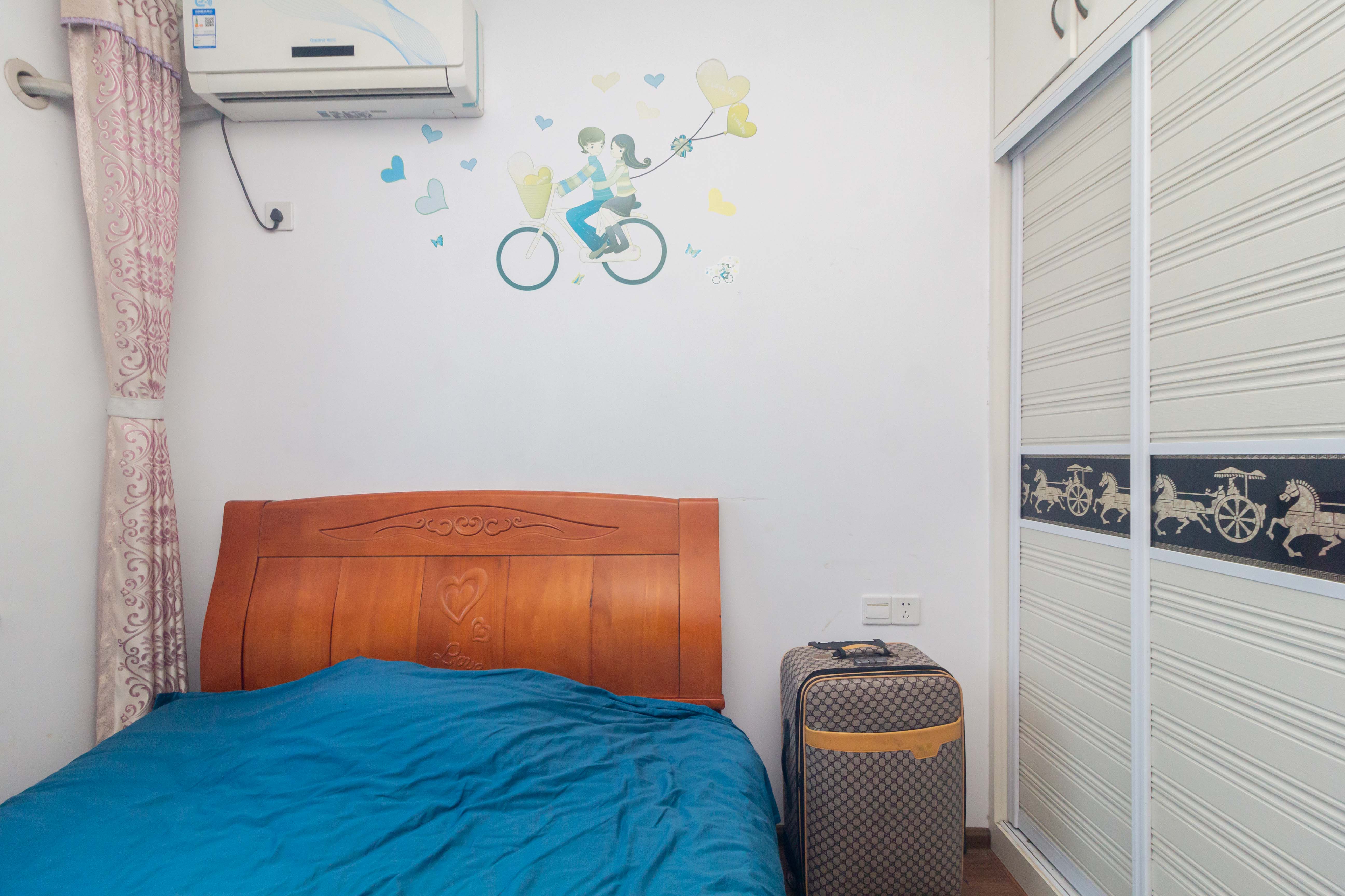 辉宏橄榄城  4室2厅2卫    88.0万 辉宏橄榄城  4室2厅2卫    88.0万卧室