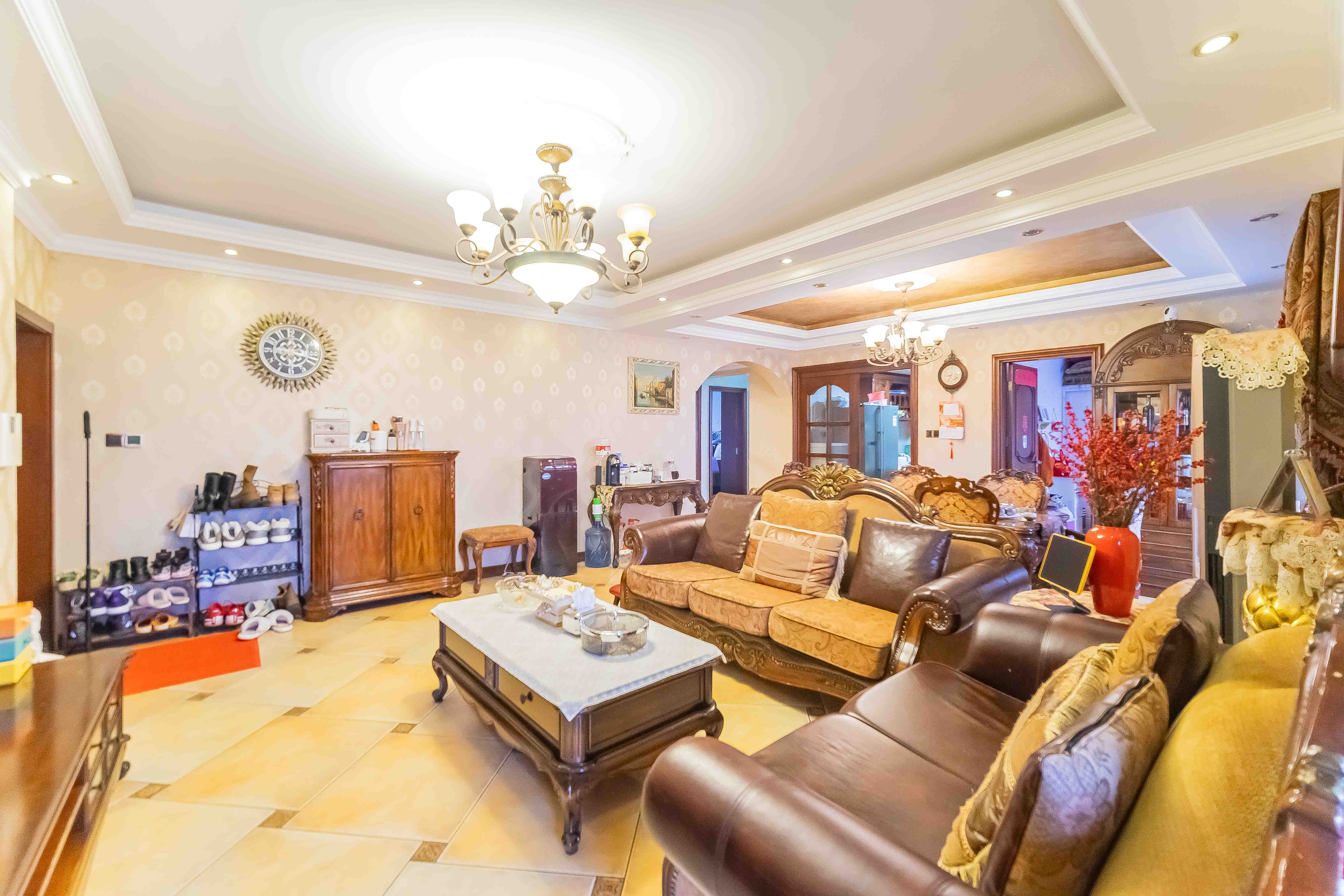 中城丽景香山园 4室2厅2卫 230.0万 中城丽景香山园 4室2厅2卫 230.0万客厅