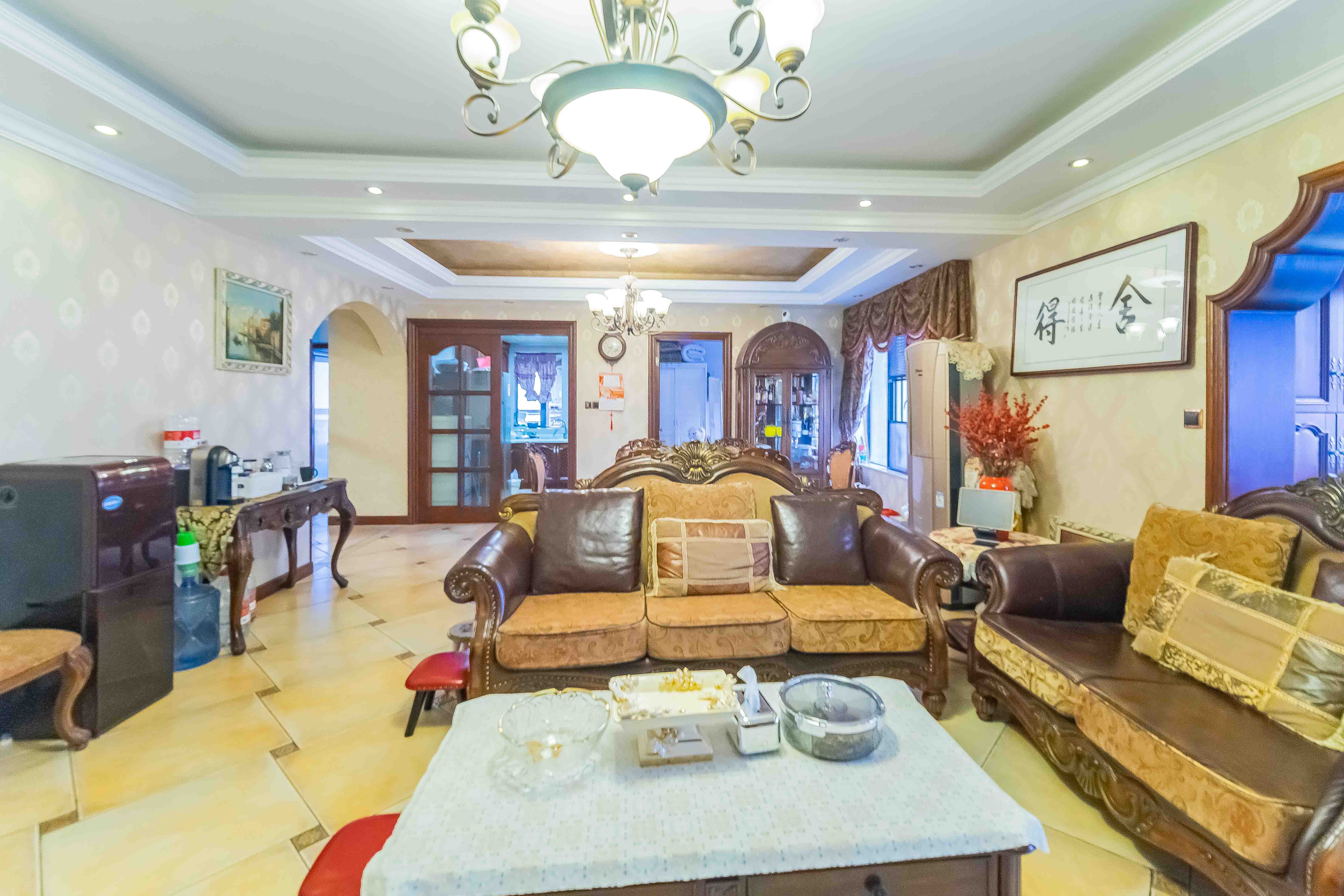 中城丽景香山园 4室2厅2卫 230.0万 中城丽景香山园 4室2厅2卫 230.0万客厅