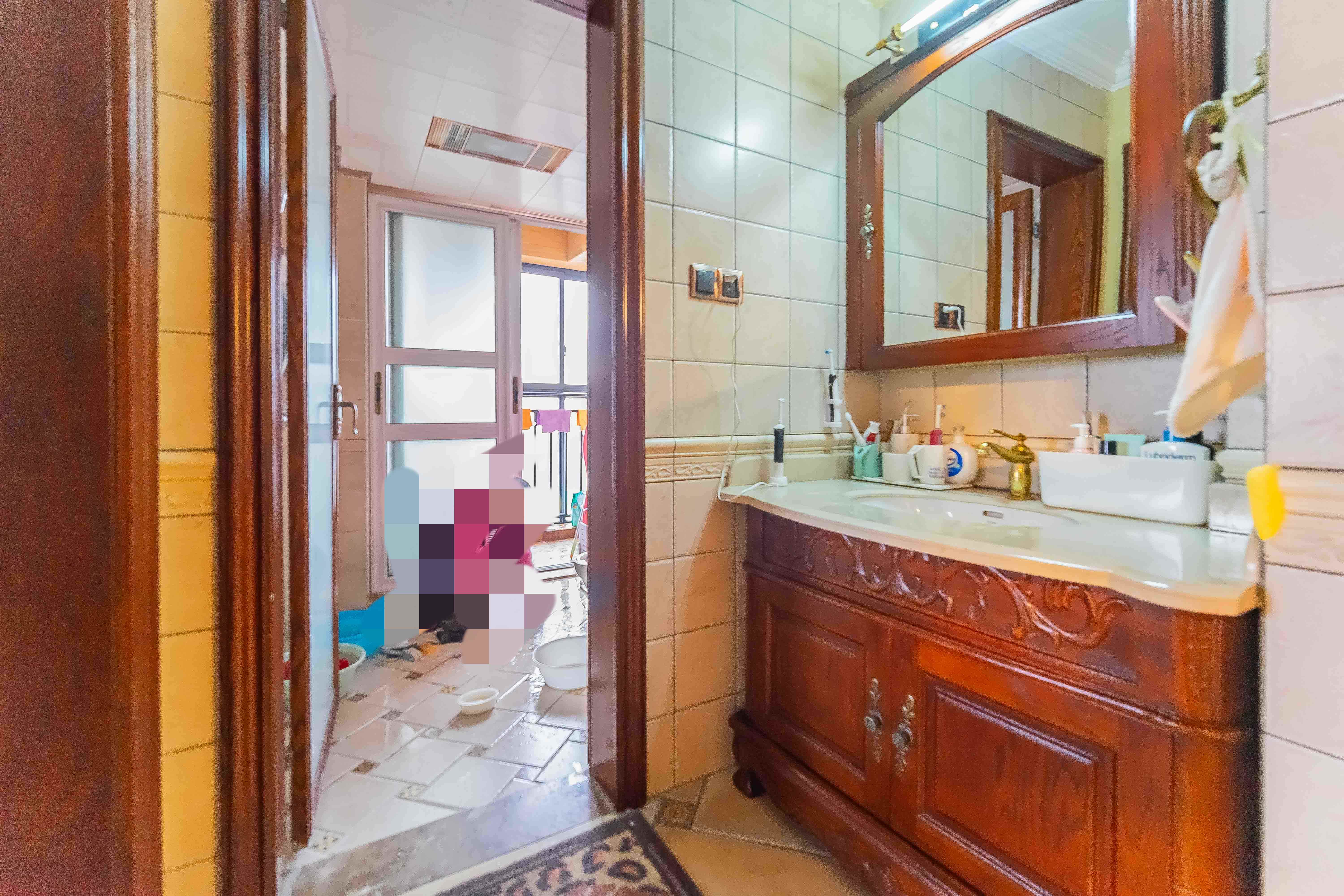 中城丽景香山园 4室2厅2卫 230.0万 中城丽景香山园 4室2厅2卫 230.0万卫生间