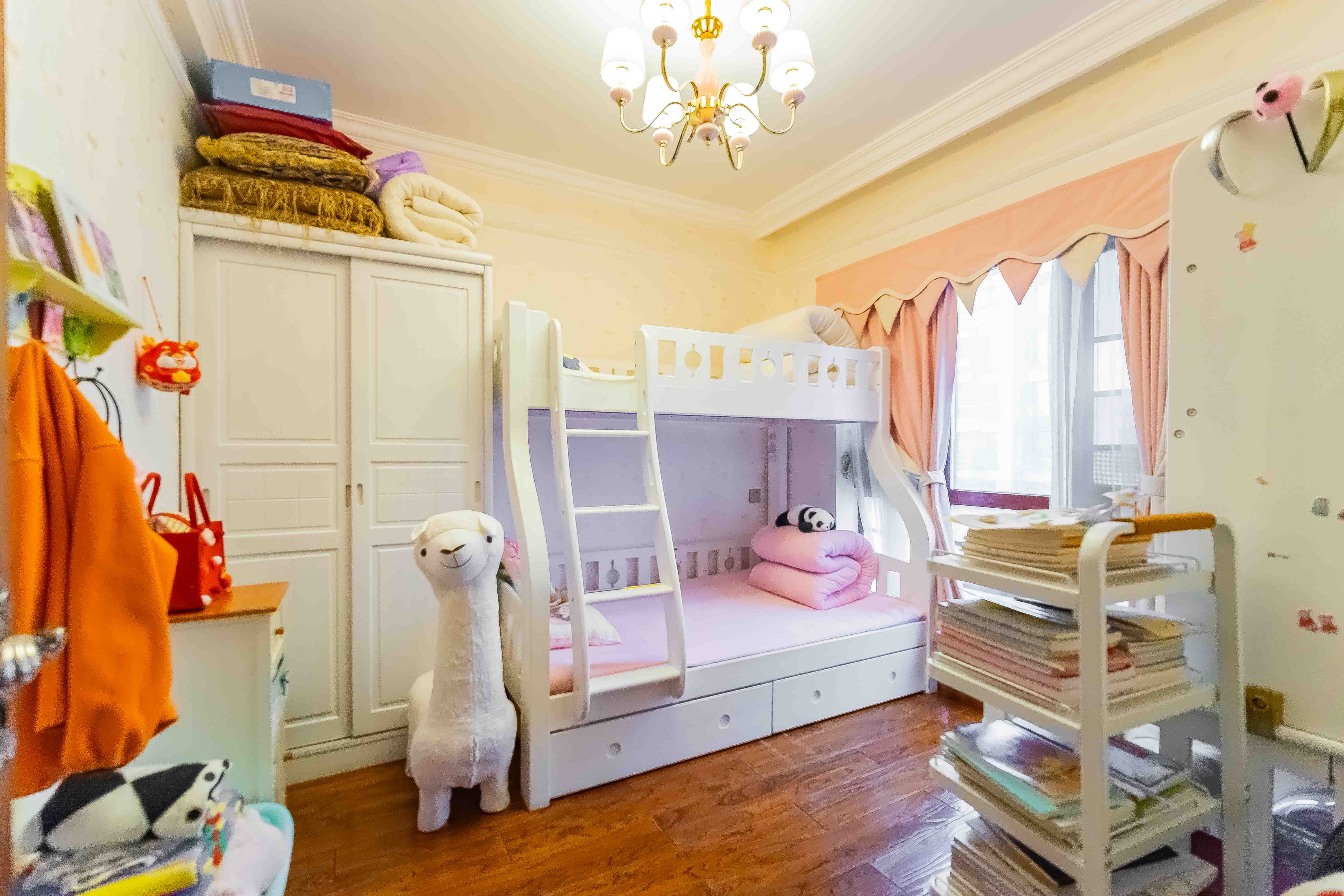 中城丽景香山园 4室2厅2卫 230.0万 中城丽景香山园 4室2厅2卫 230.0万卧室