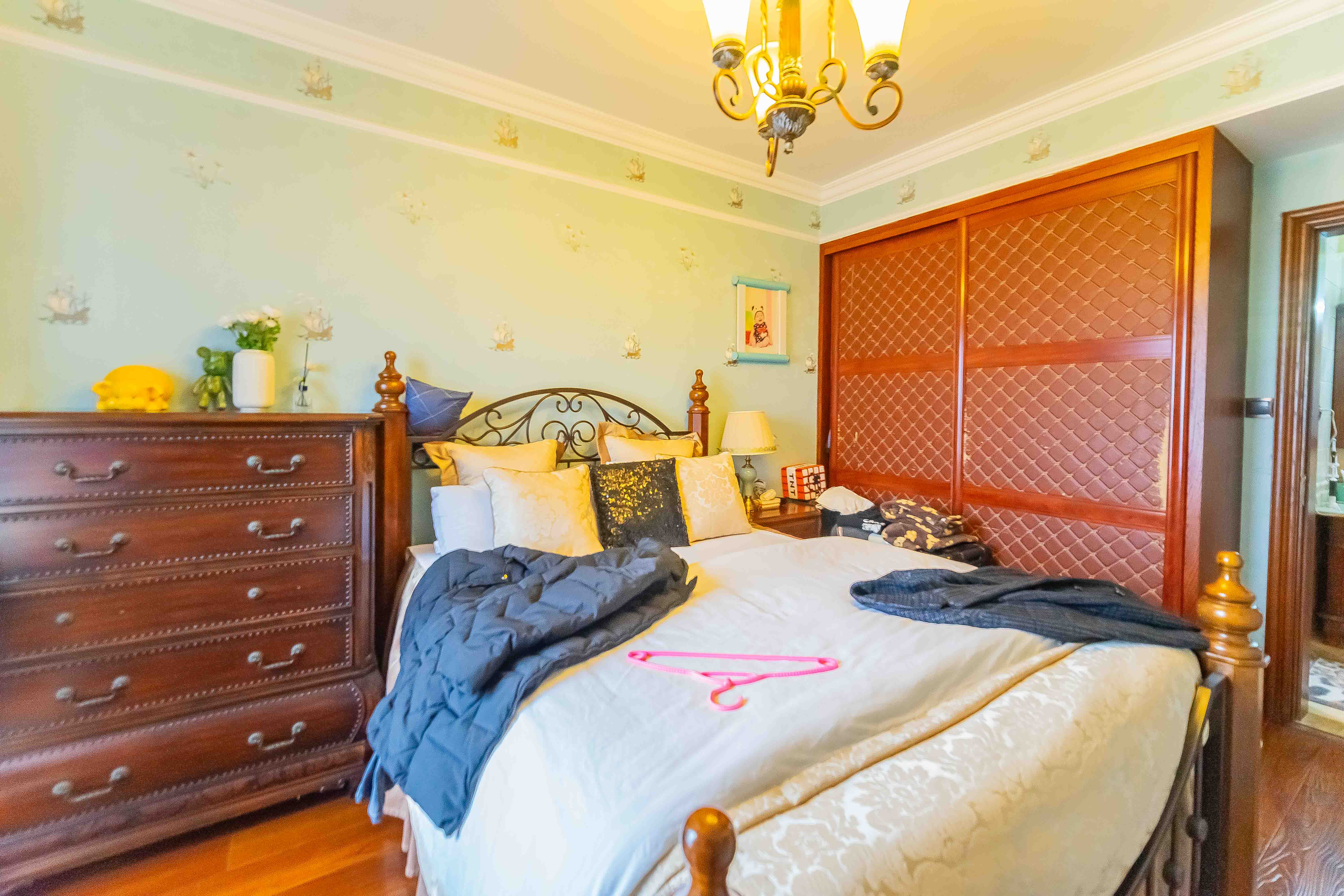 中城丽景香山园 4室2厅2卫 230.0万 中城丽景香山园 4室2厅2卫 230.0万卧室