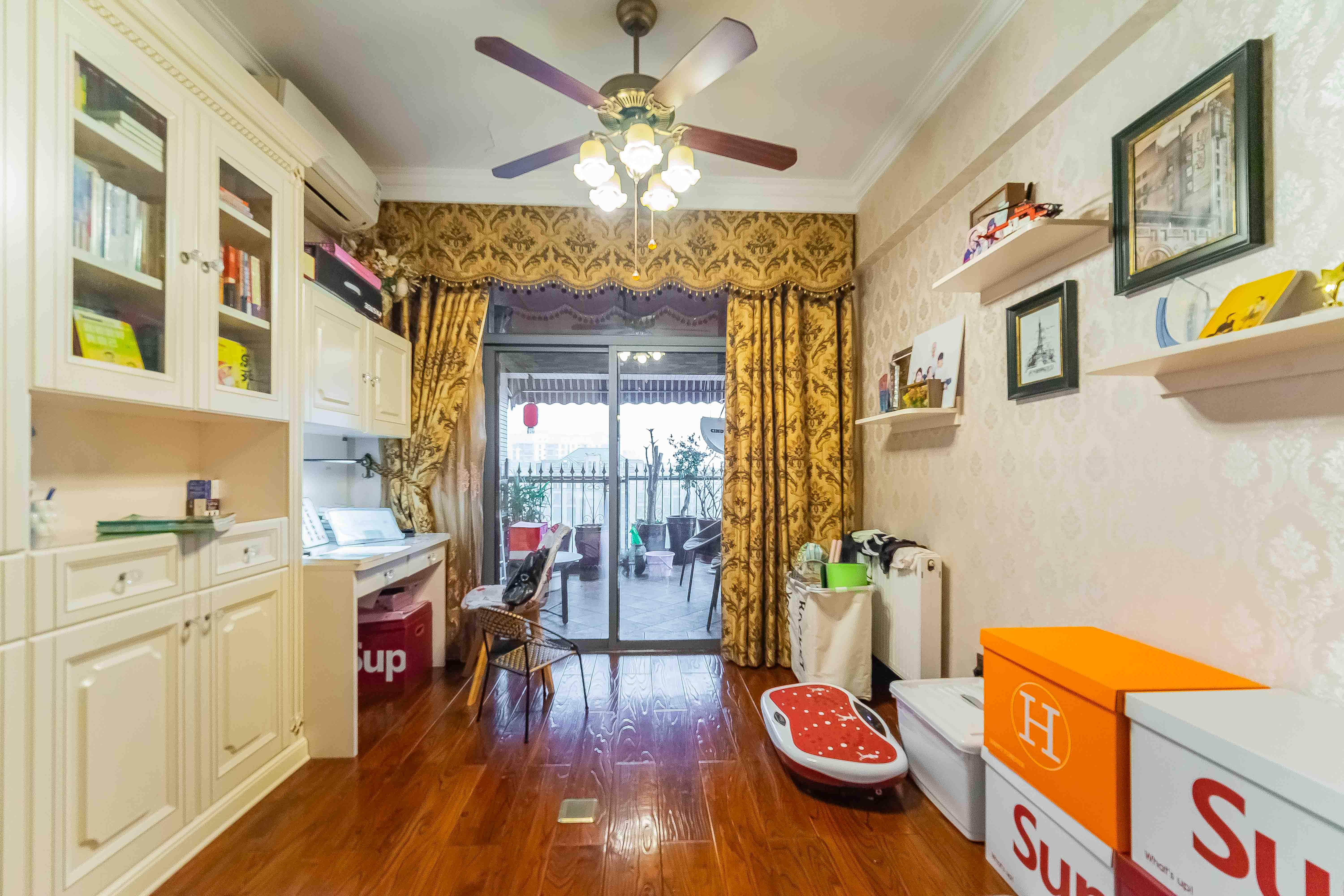 中城丽景香山园 4室2厅2卫 230.0万 中城丽景香山园 4室2厅2卫 230.0万卧室