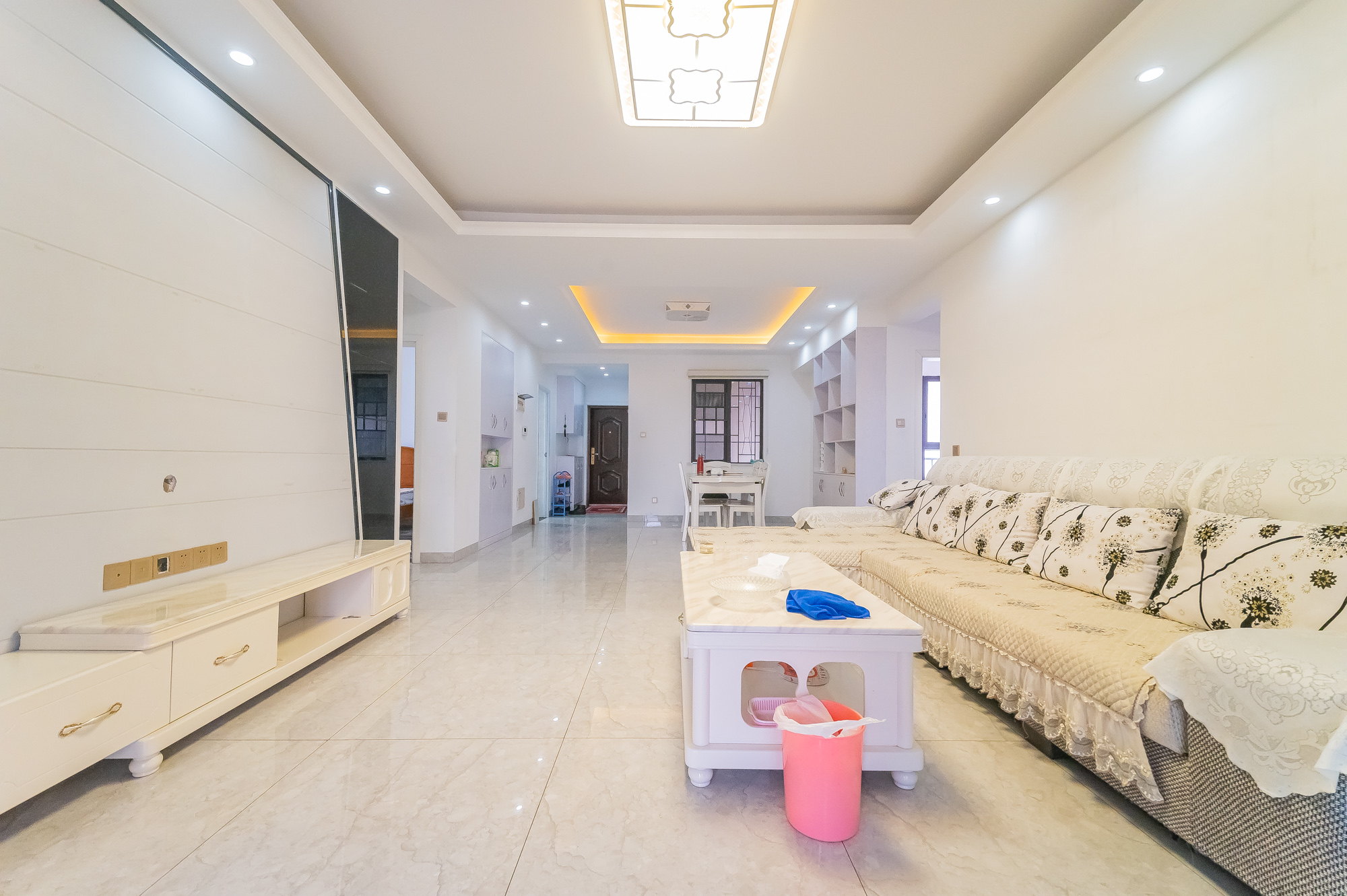 国泰九龙湾 4室2厅2卫 112.0万 国泰九龙湾 4室2厅2卫 112.0万客厅