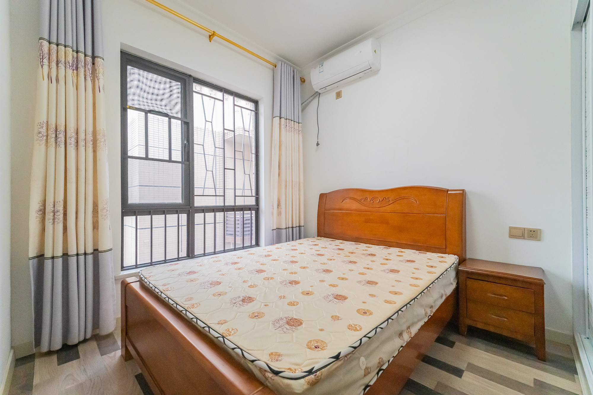 国泰九龙湾 4室2厅2卫 112.0万 国泰九龙湾 4室2厅2卫 112.0万卧室