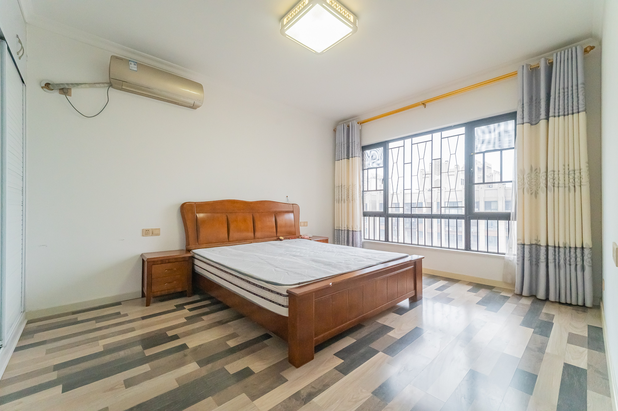 国泰九龙湾 4室2厅2卫 112.0万 国泰九龙湾 4室2厅2卫 112.0万卧室