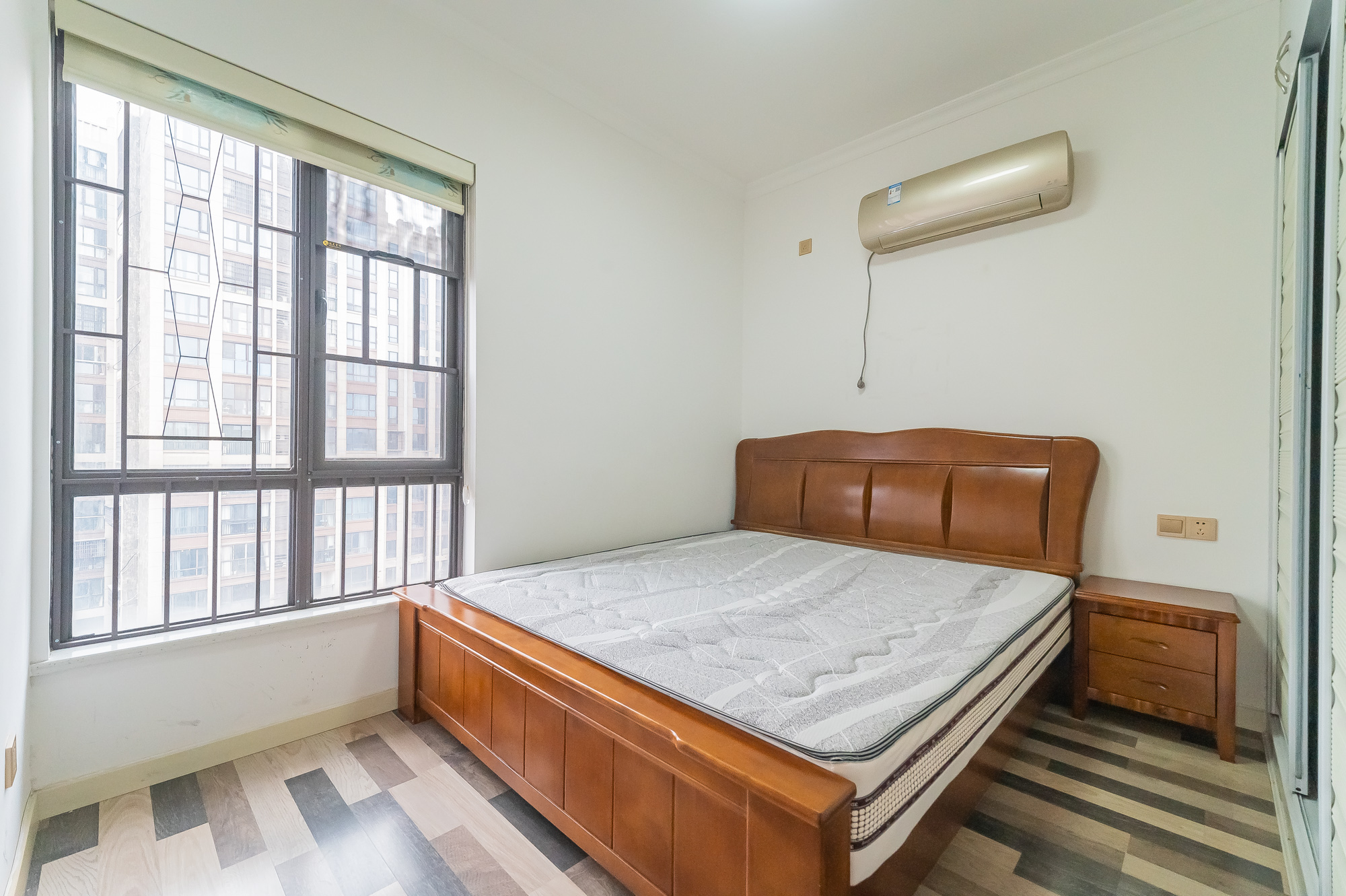 国泰九龙湾 4室2厅2卫 112.0万 国泰九龙湾 4室2厅2卫 112.0万卧室