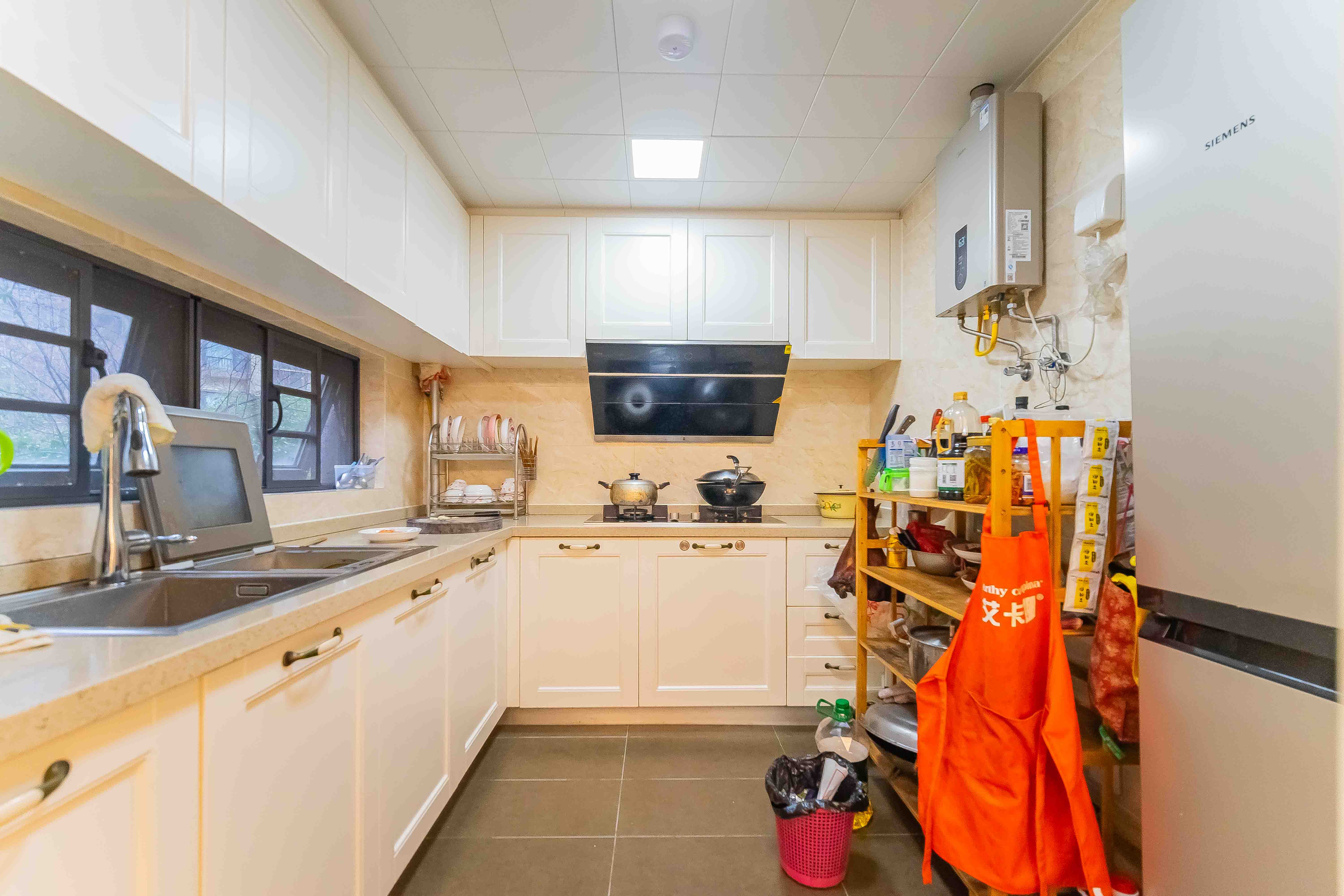 万科魅力之城锋镜里  4室2厅2卫    258.8万厨房