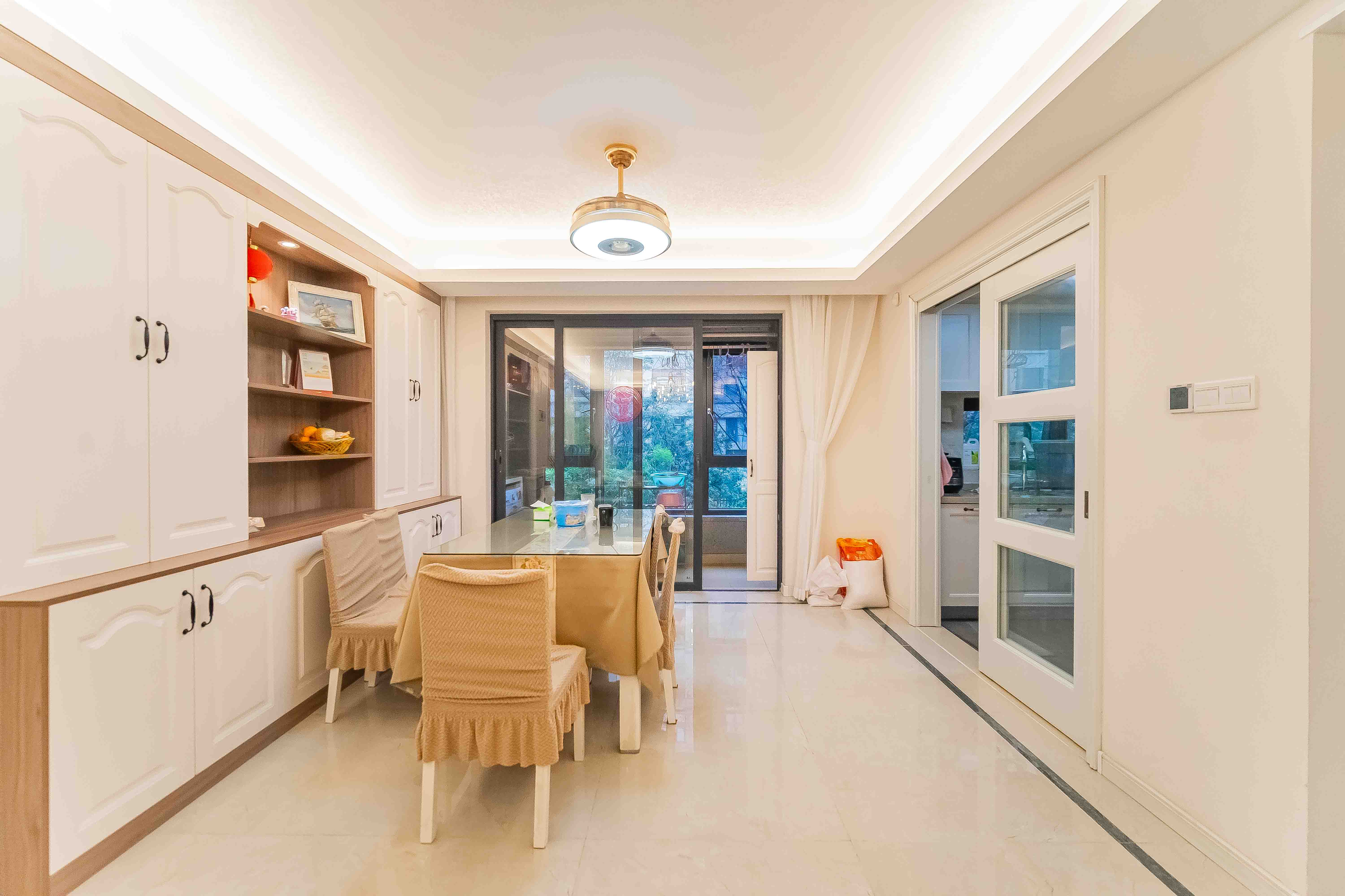 万科魅力之城锋镜里  4室2厅2卫    258.8万客厅