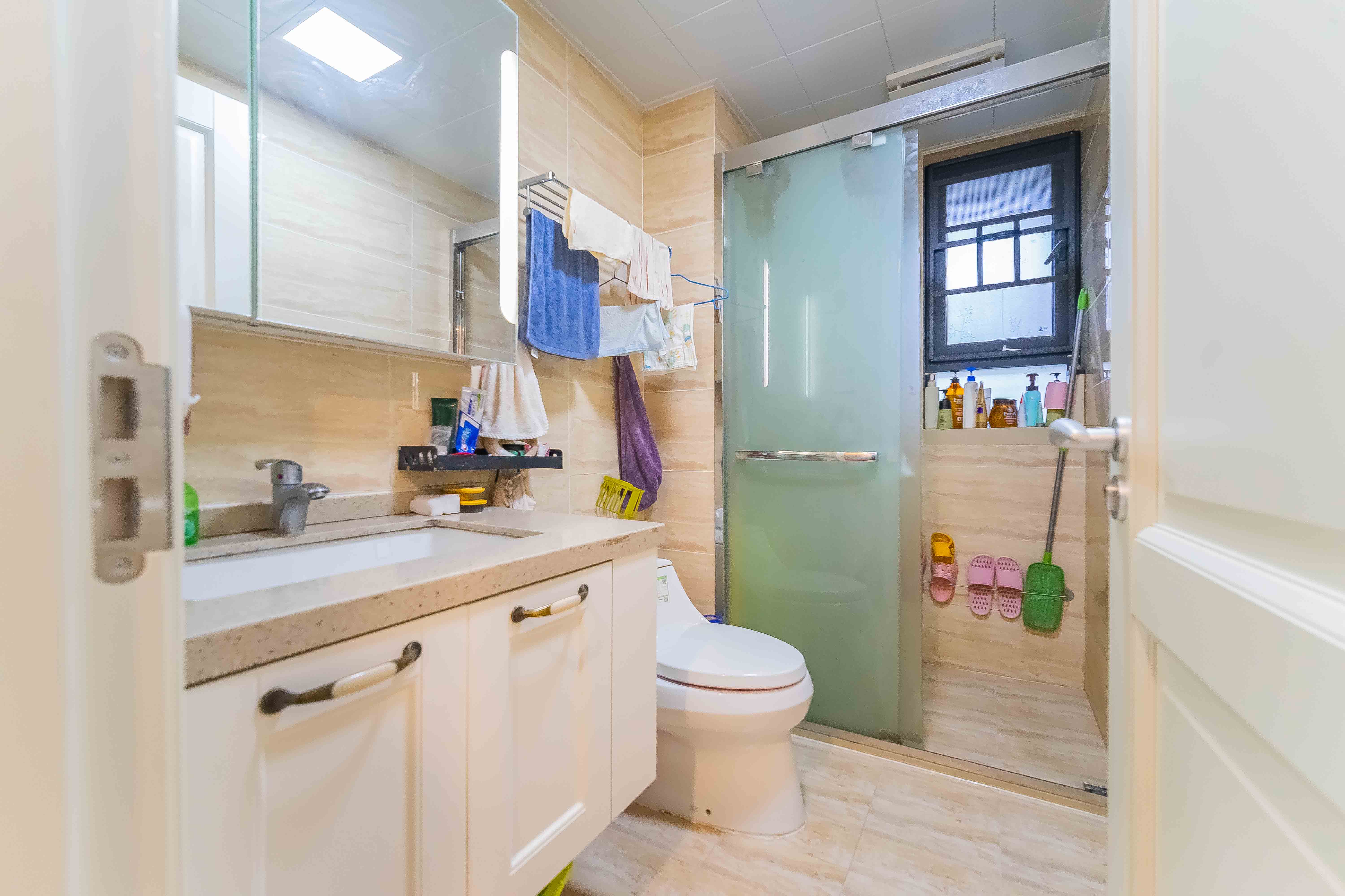 万科魅力之城锋镜里  4室2厅2卫    258.8万卫生间