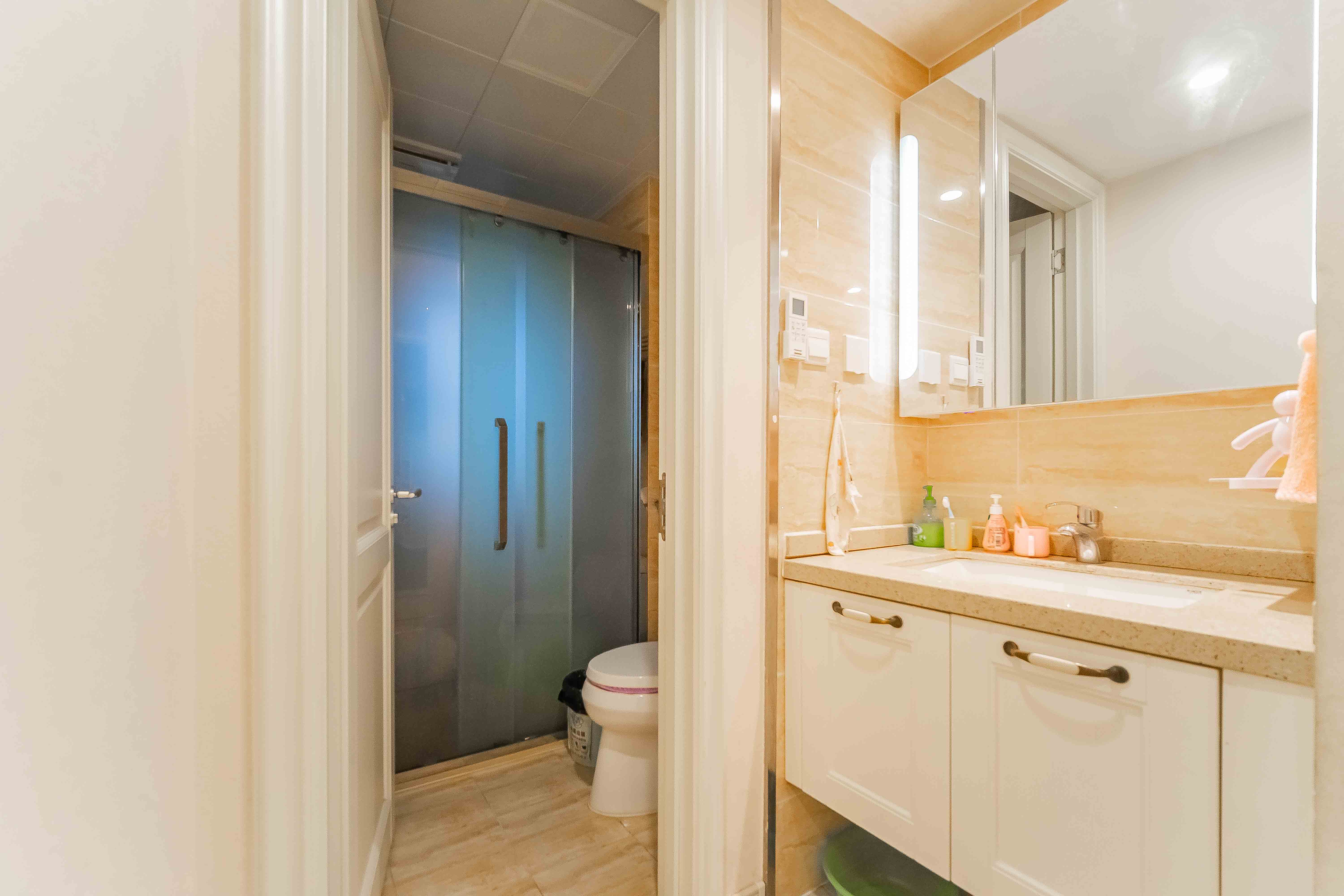 万科魅力之城锋镜里  4室2厅2卫    258.8万卫生间