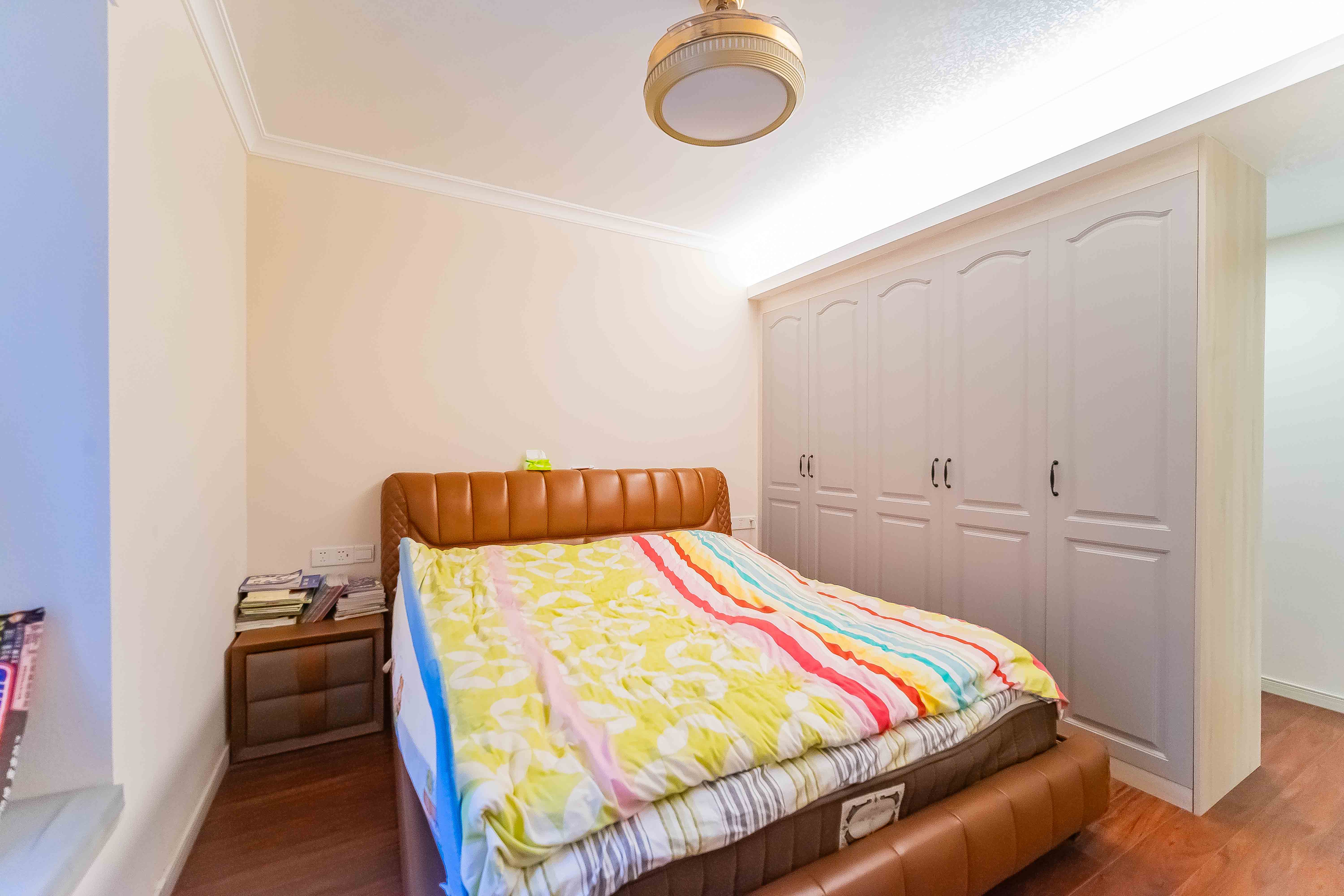 万科魅力之城锋镜里  4室2厅2卫    258.8万卧室