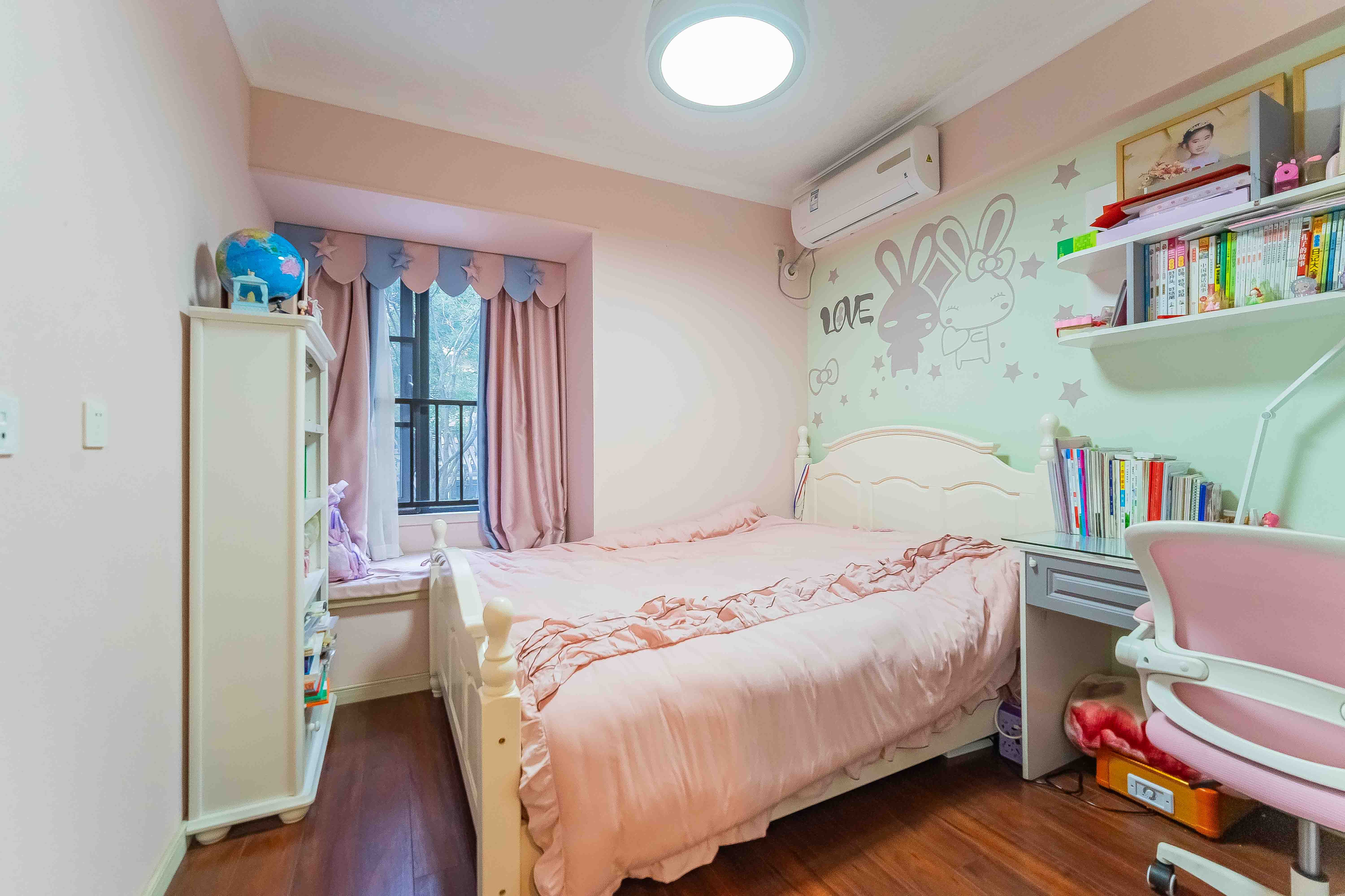 万科魅力之城锋镜里  4室2厅2卫    258.8万卧室