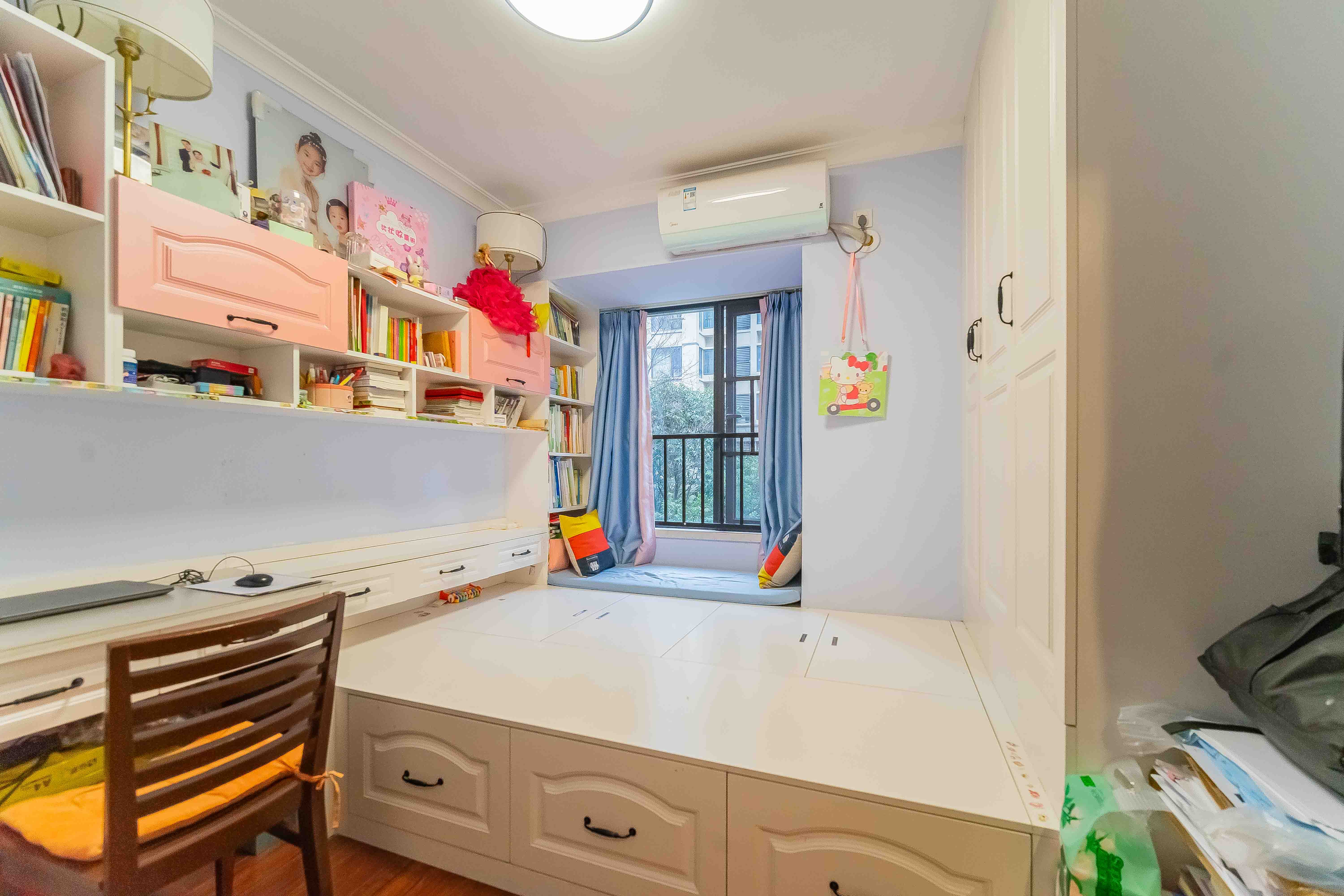 万科魅力之城锋镜里  4室2厅2卫    258.8万卧室