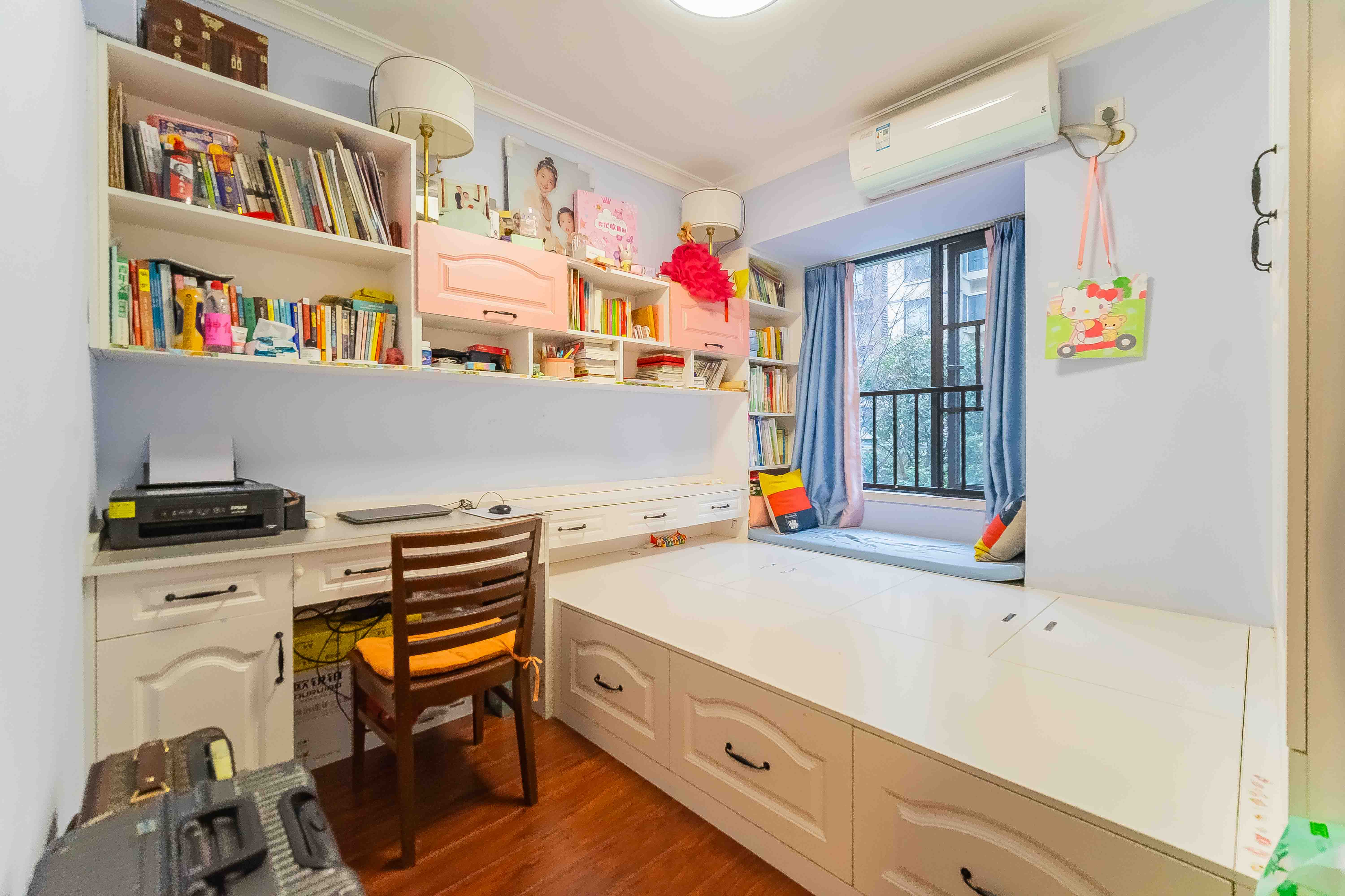 万科魅力之城锋镜里  4室2厅2卫    258.8万卧室