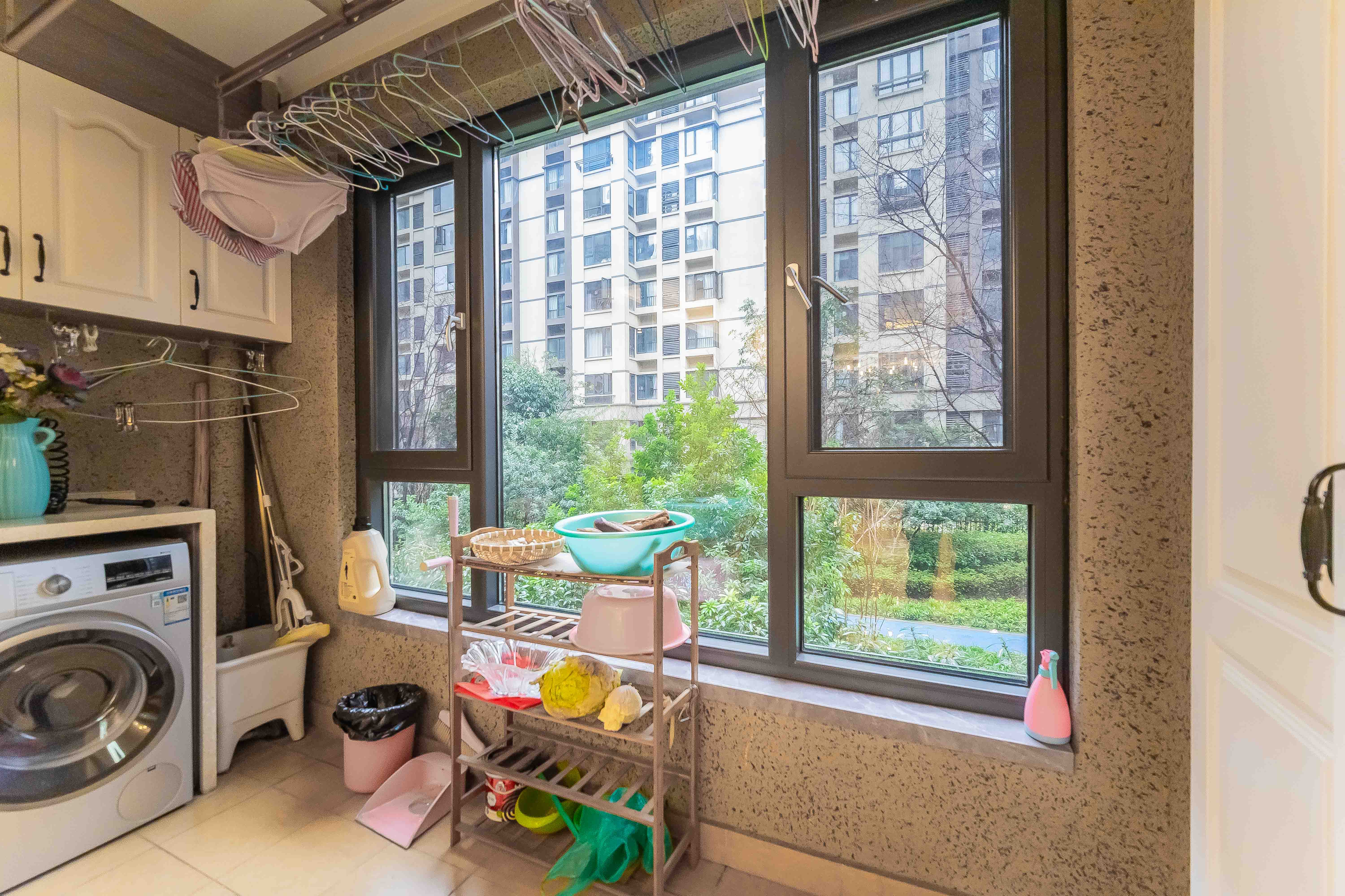 万科魅力之城锋镜里  4室2厅2卫    258.8万阳台