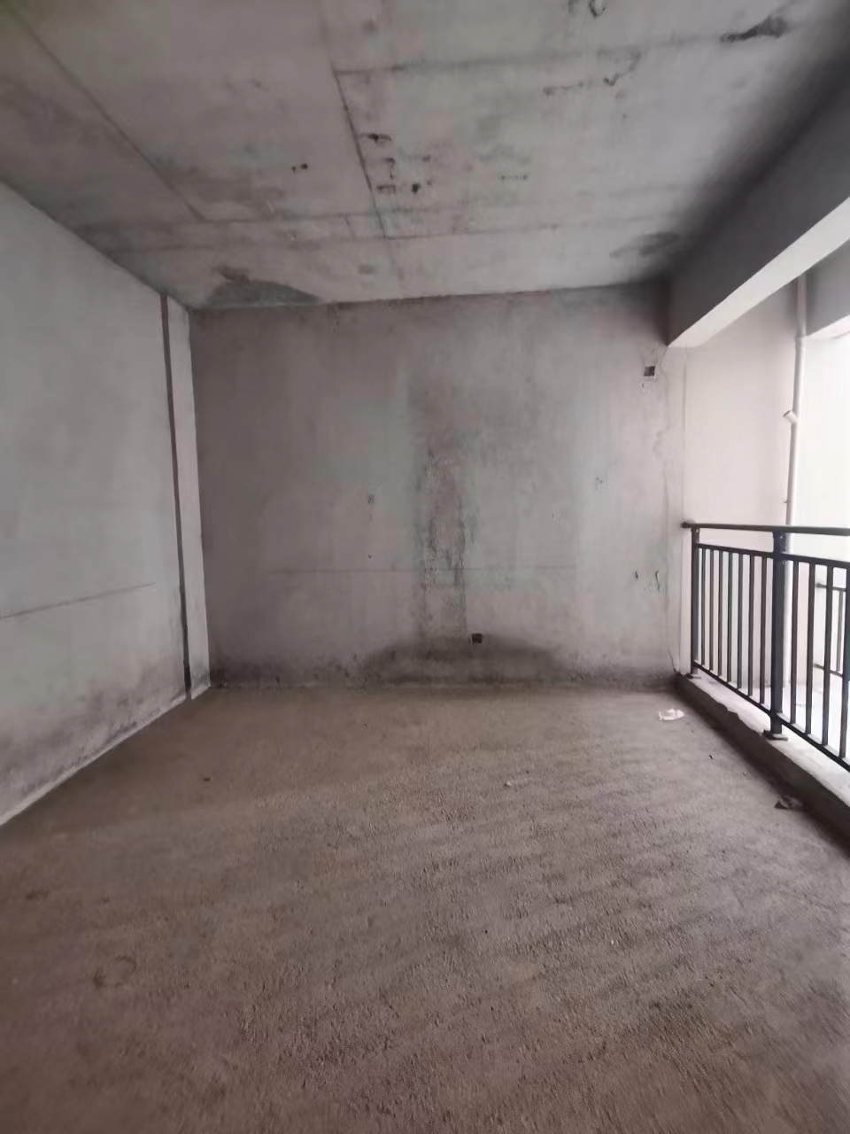 三一街区  4室2厅2卫   78.80万客厅