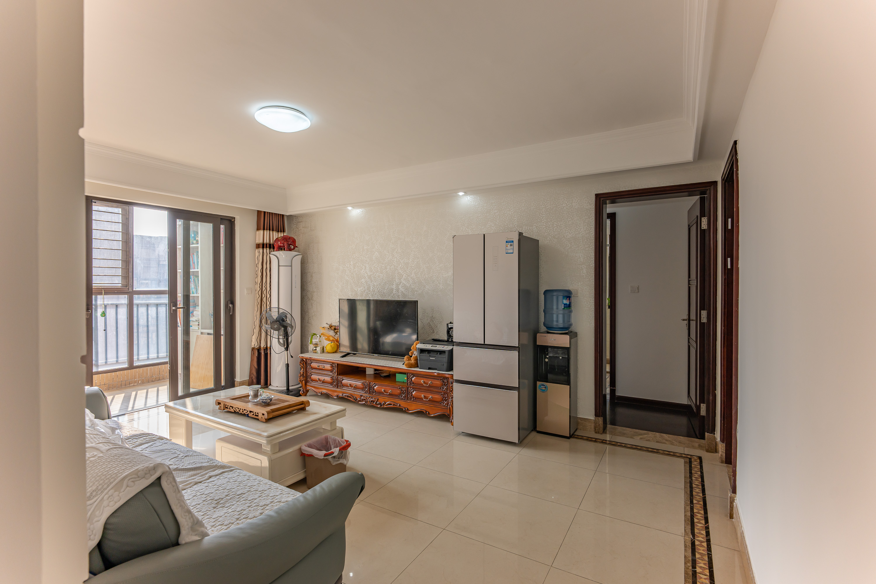 中海国际一期 3室2厅2卫 75.0万 中海国际一期 3室2厅2卫 75.0万客厅