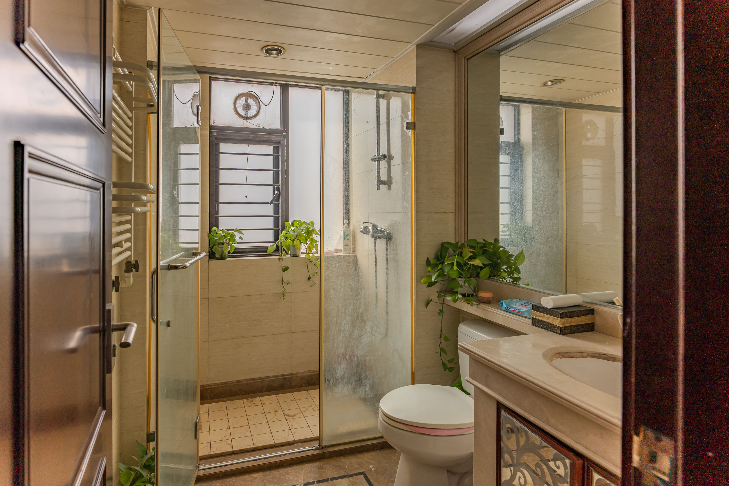 中海国际一期 3室2厅2卫 75.0万 中海国际一期 3室2厅2卫 75.0万卫生间