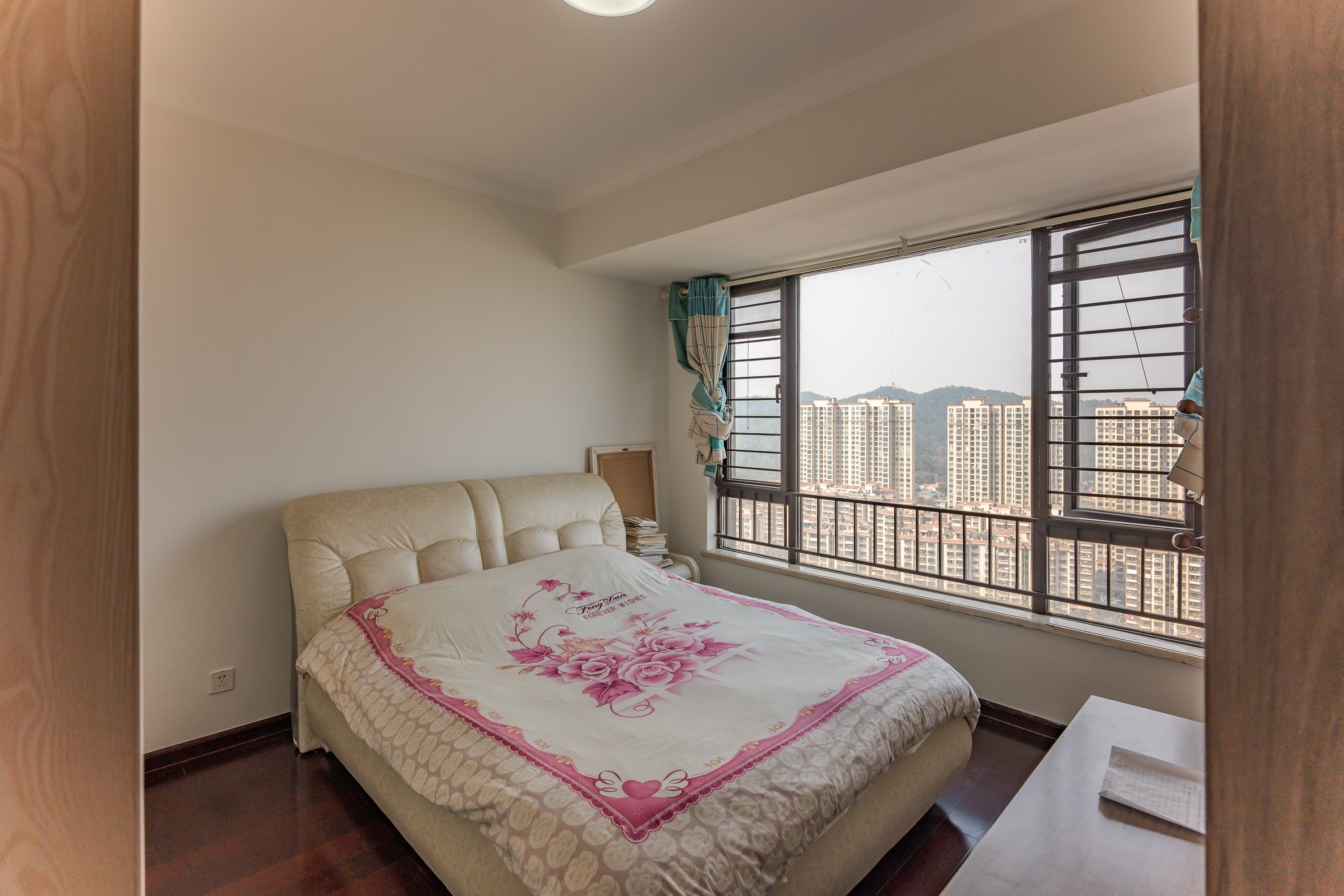 中海国际一期 3室2厅2卫 75.0万 中海国际一期 3室2厅2卫 75.0万卧室