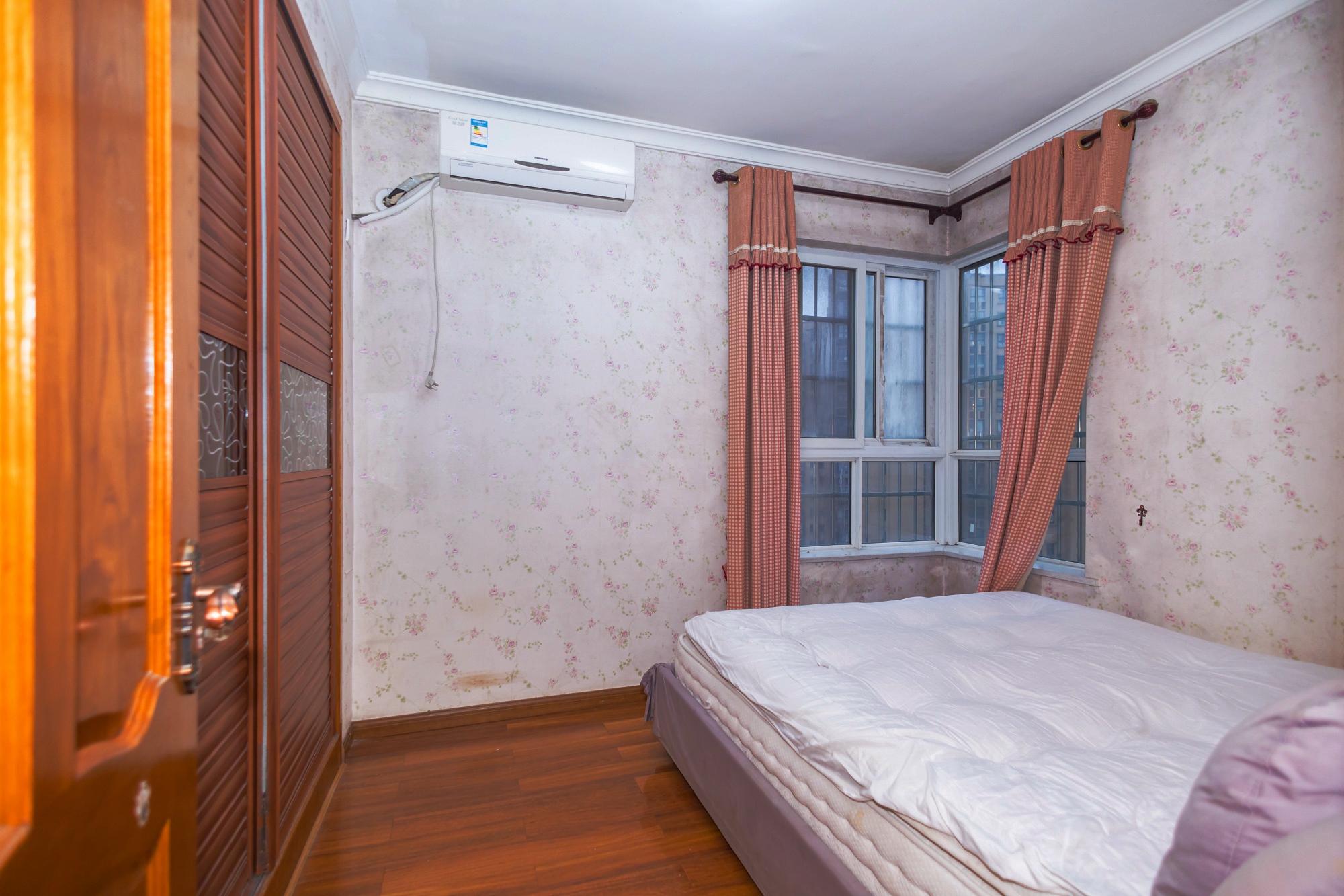 东方航标  2室2厅1卫    52.3万 东方航标  2室2厅1卫    52.3万卧室