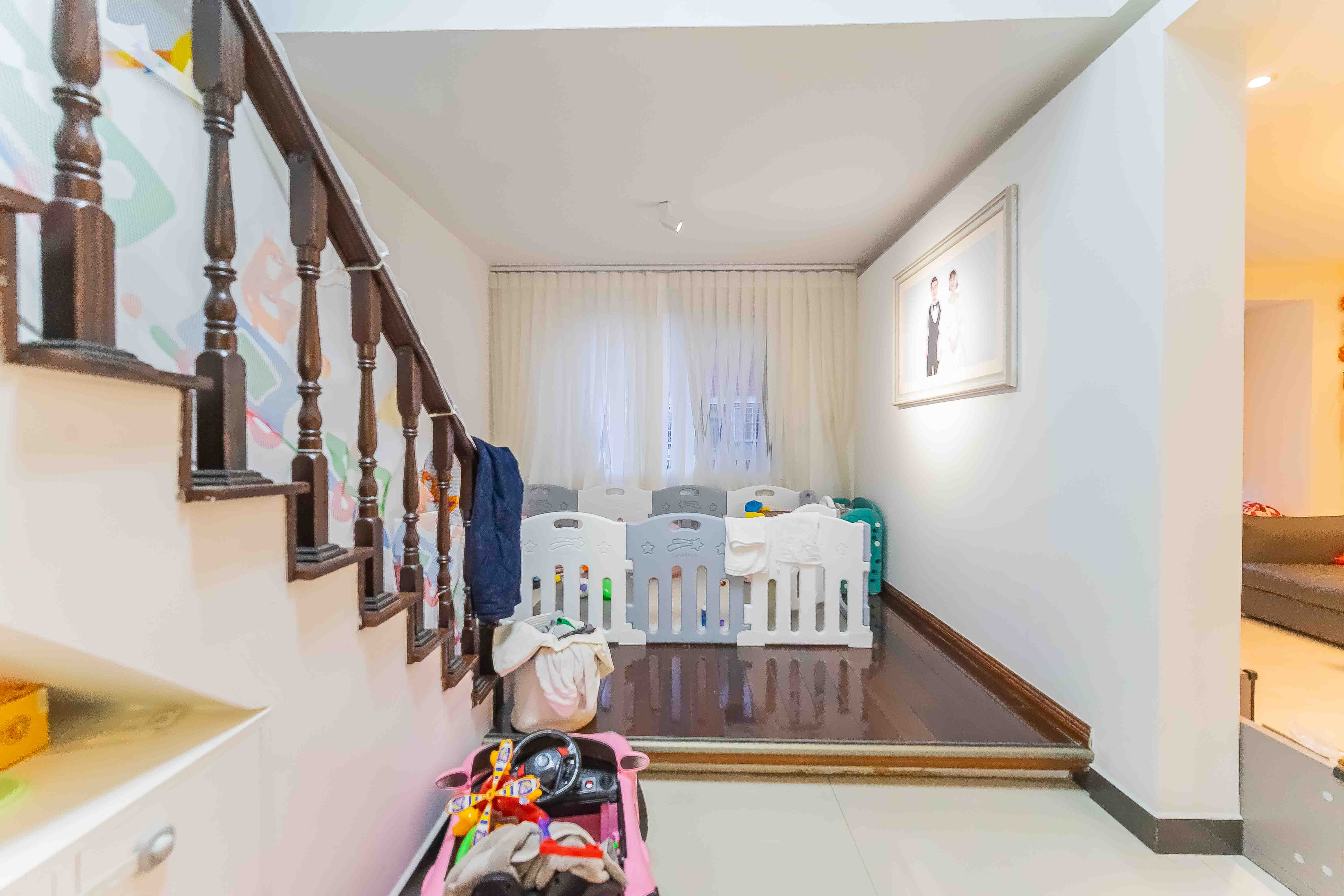 新星小区  4室2厅2卫   164.00万其他