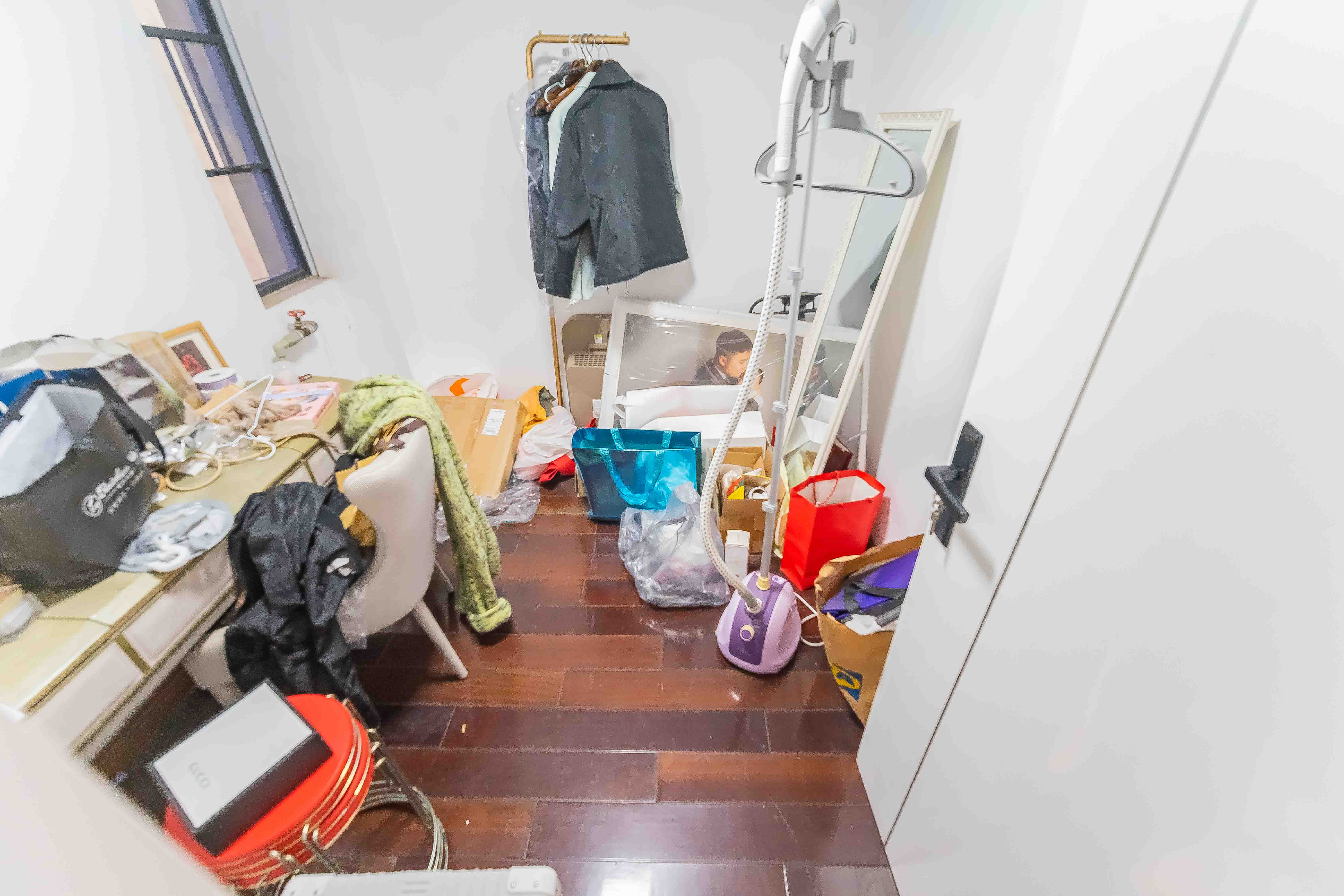 新星小区  4室2厅2卫   164.00万卧室