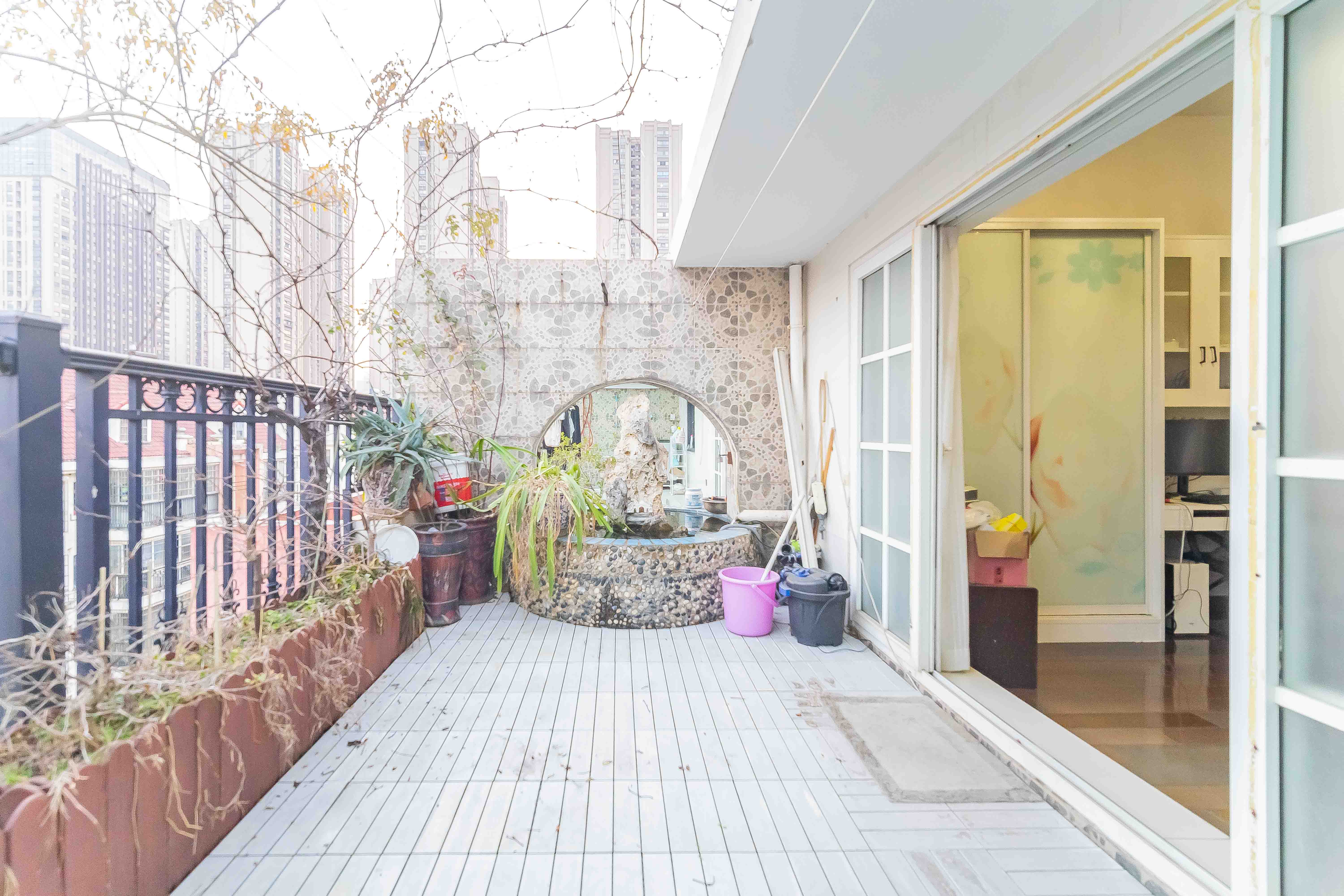 新星小区  4室2厅2卫   164.00万阳台