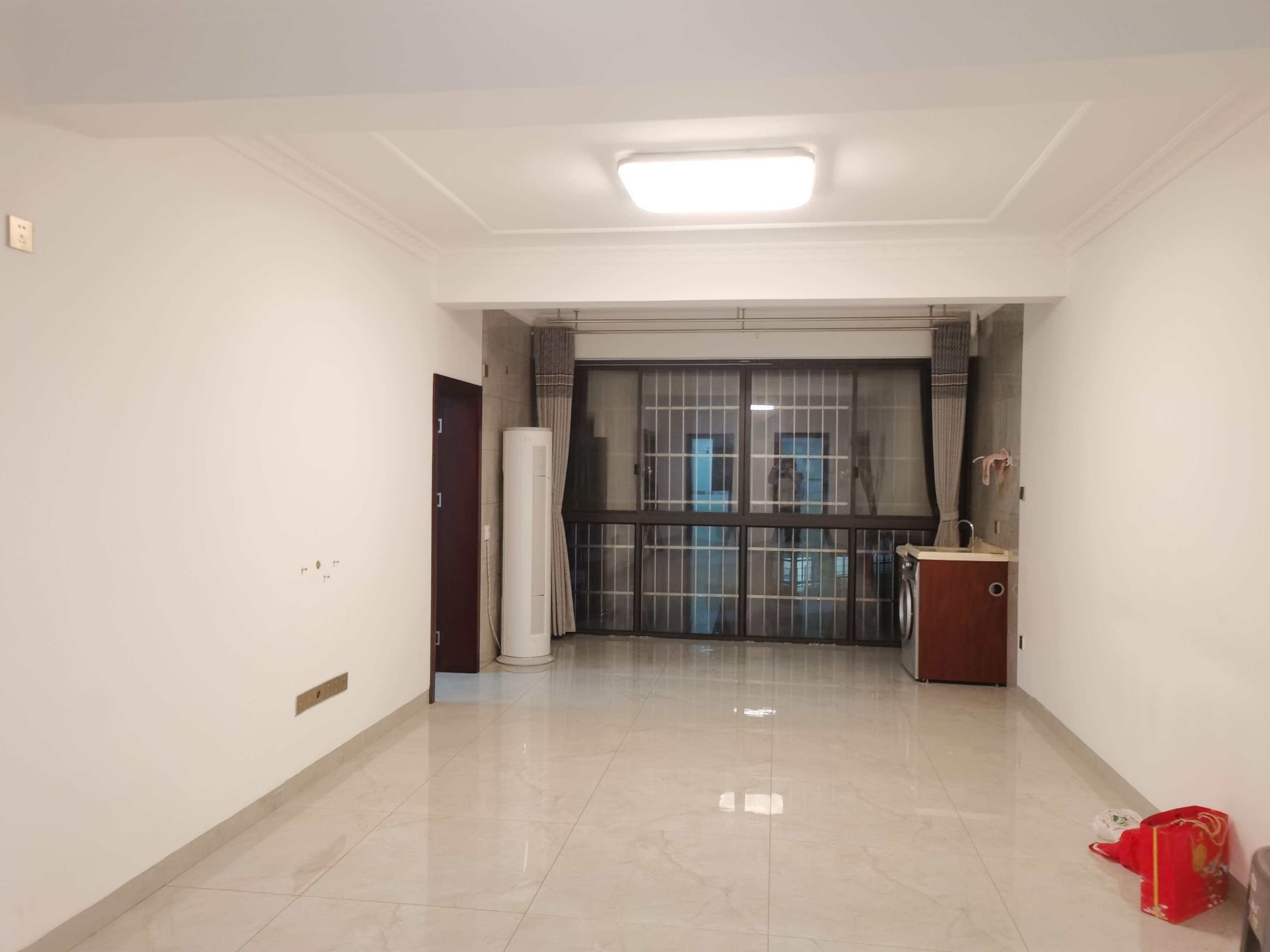 银泰财富广场 3室2厅1卫 60.0万 银泰财富广场 3室2厅1卫 60.0万室内图