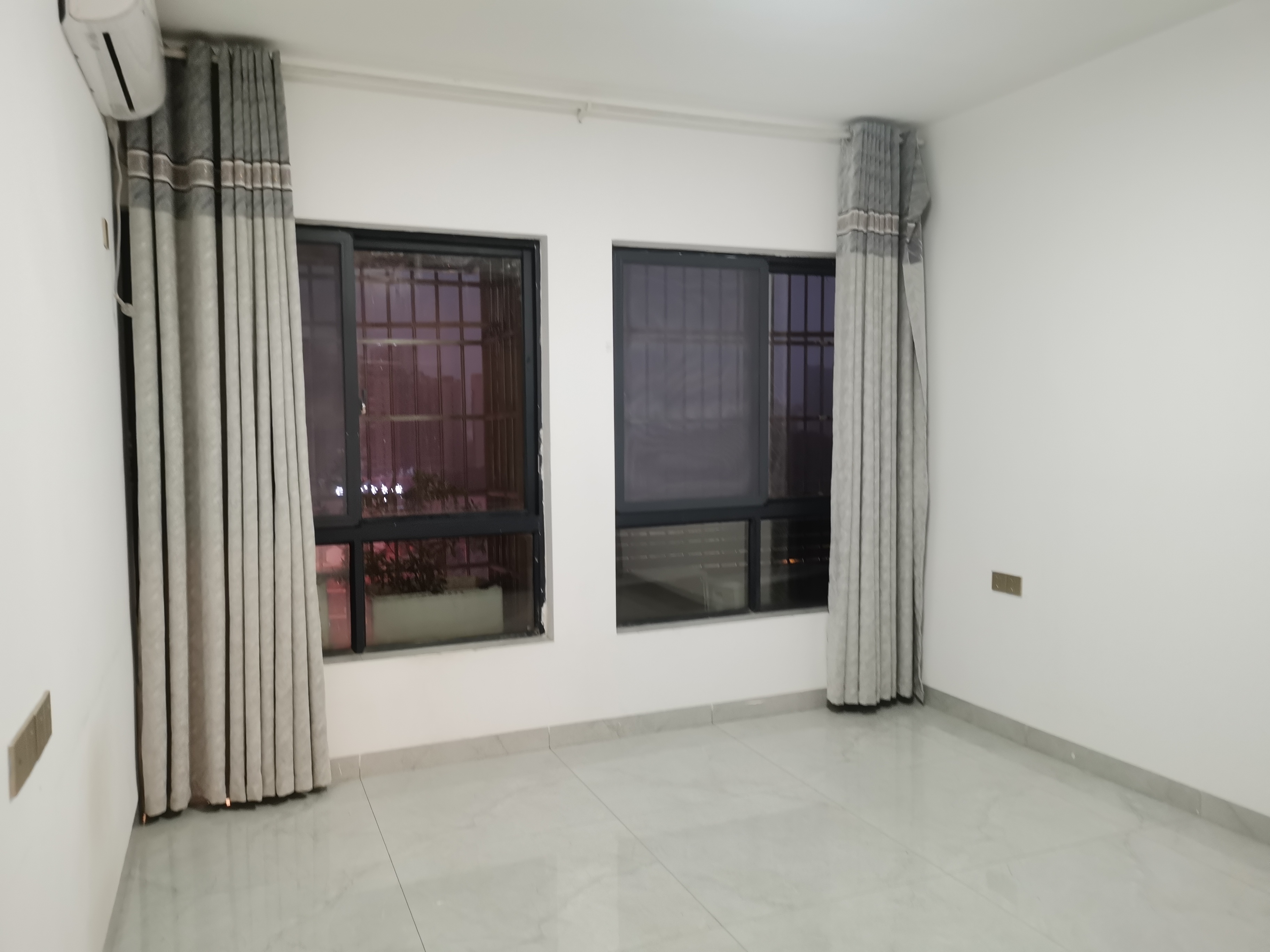 银泰财富广场 3室2厅1卫 60.0万 银泰财富广场 3室2厅1卫 60.0万室内图