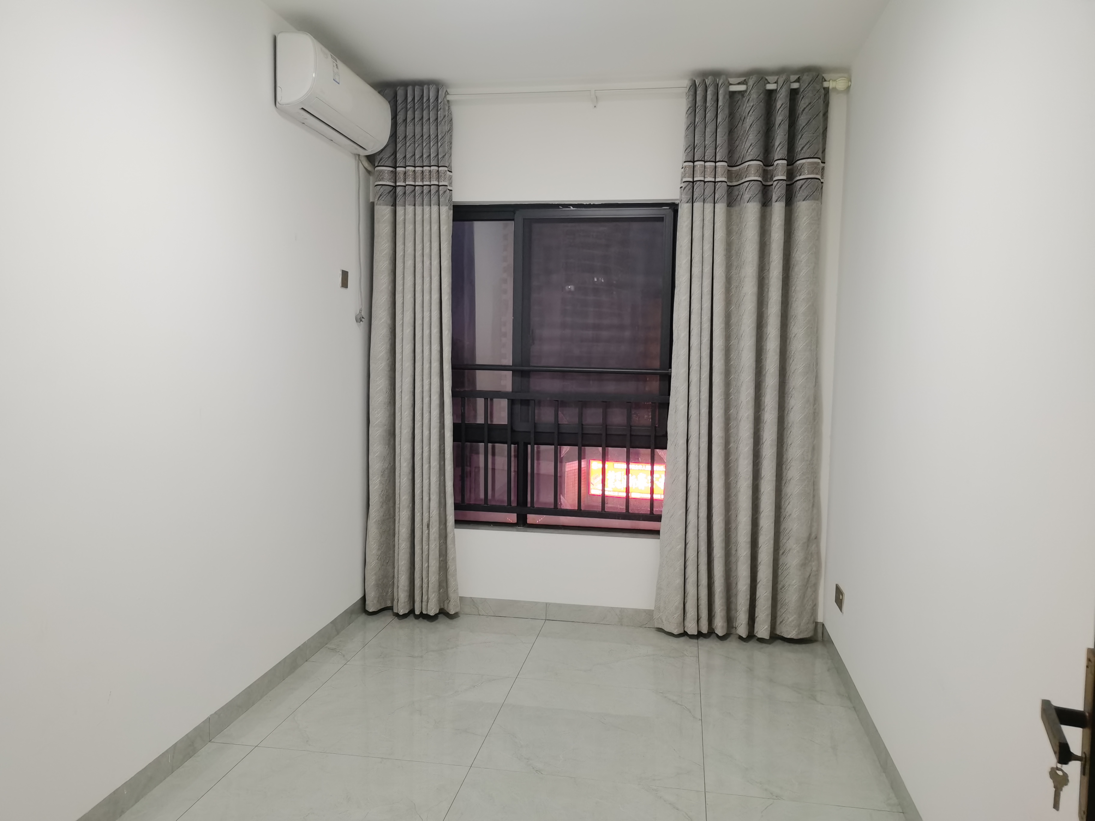 银泰财富广场 3室2厅1卫 60.0万 银泰财富广场 3室2厅1卫 60.0万室内图